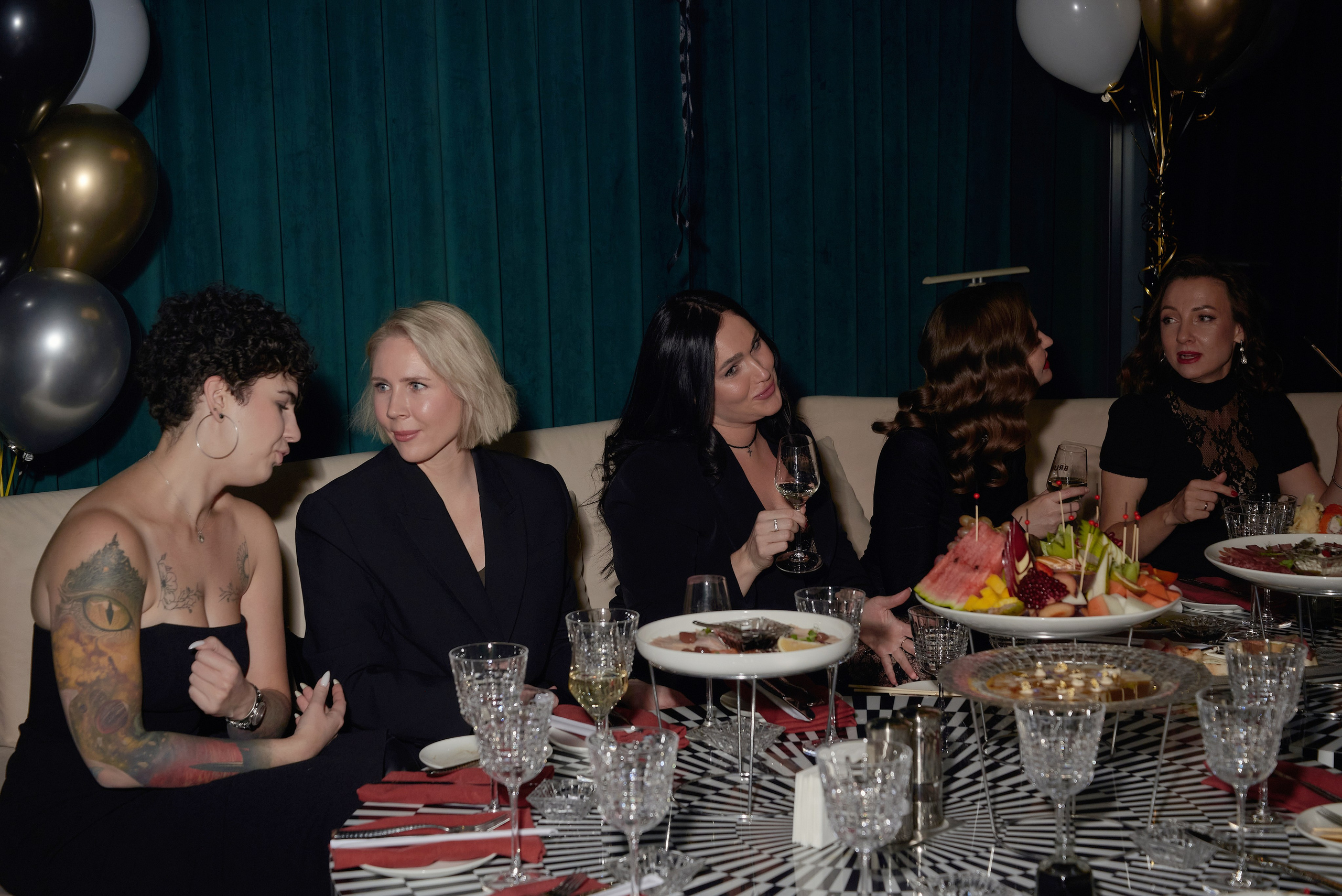 День рождения Светланы Пинигиной в караоке Divas. Наталия Дианова — фотограф для брендов и экспертов в Москве