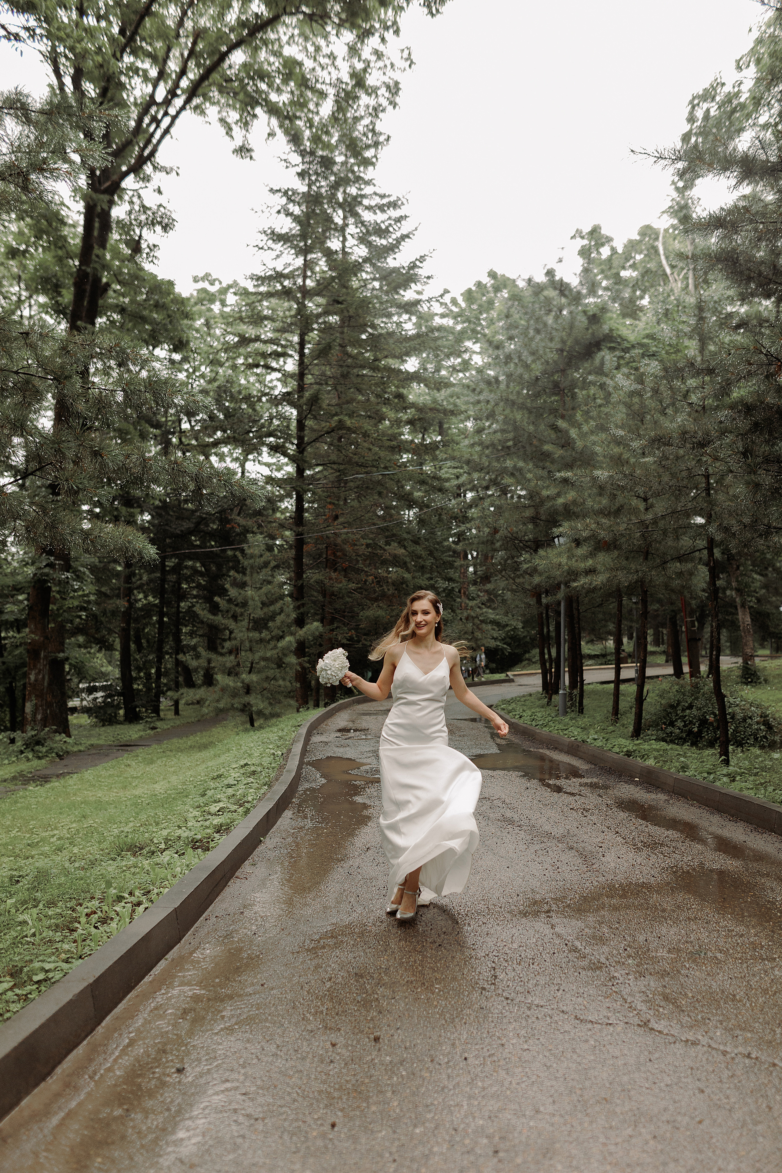 Свадебная прогулка Татьяны и Антона в дождливую погоду 17.07.2022. Семейный фотограф и фотограф беременности во Владивостоке