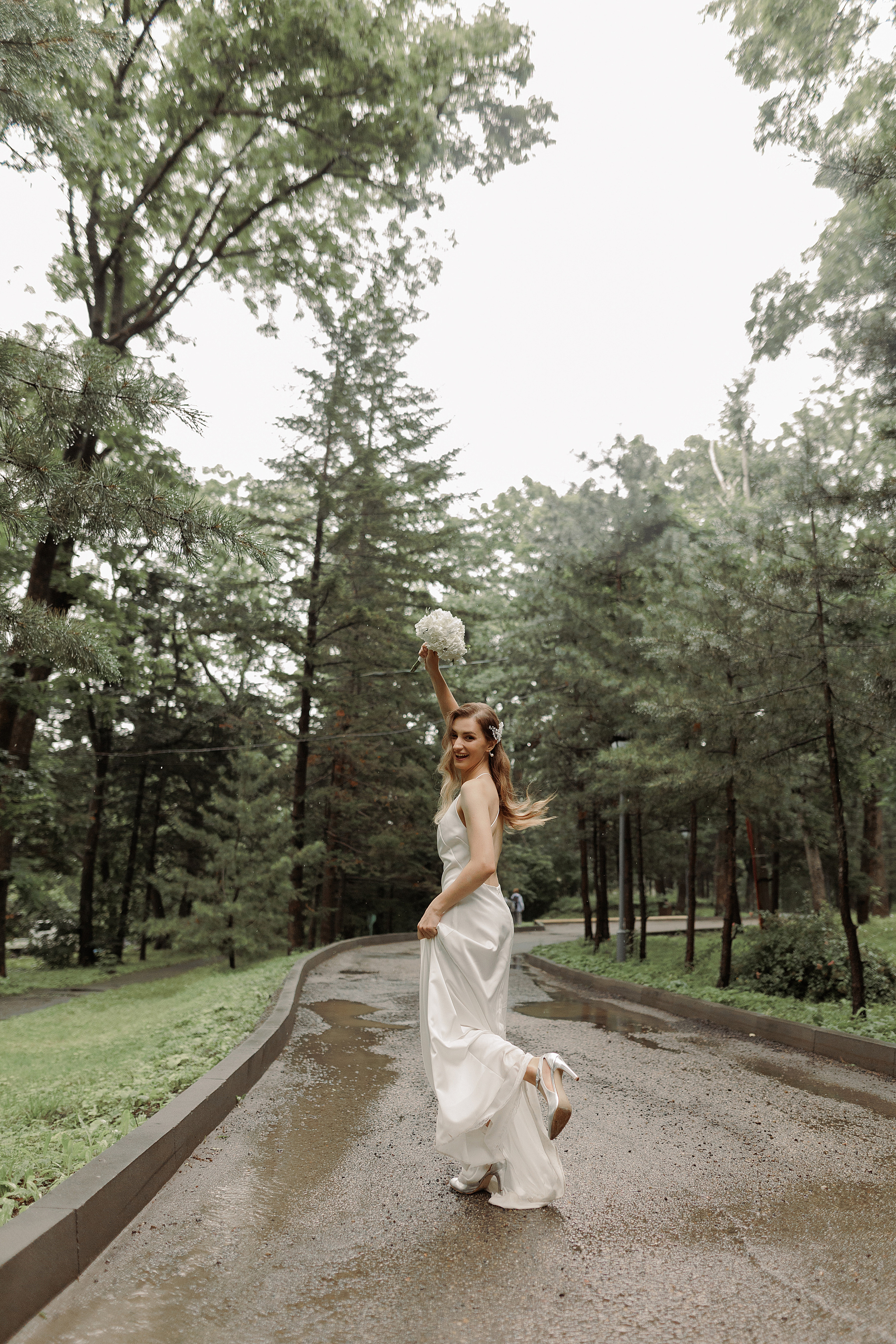 Свадебная прогулка Татьяны и Антона в дождливую погоду 17.07.2022. Семейный фотограф и фотограф беременности во Владивостоке