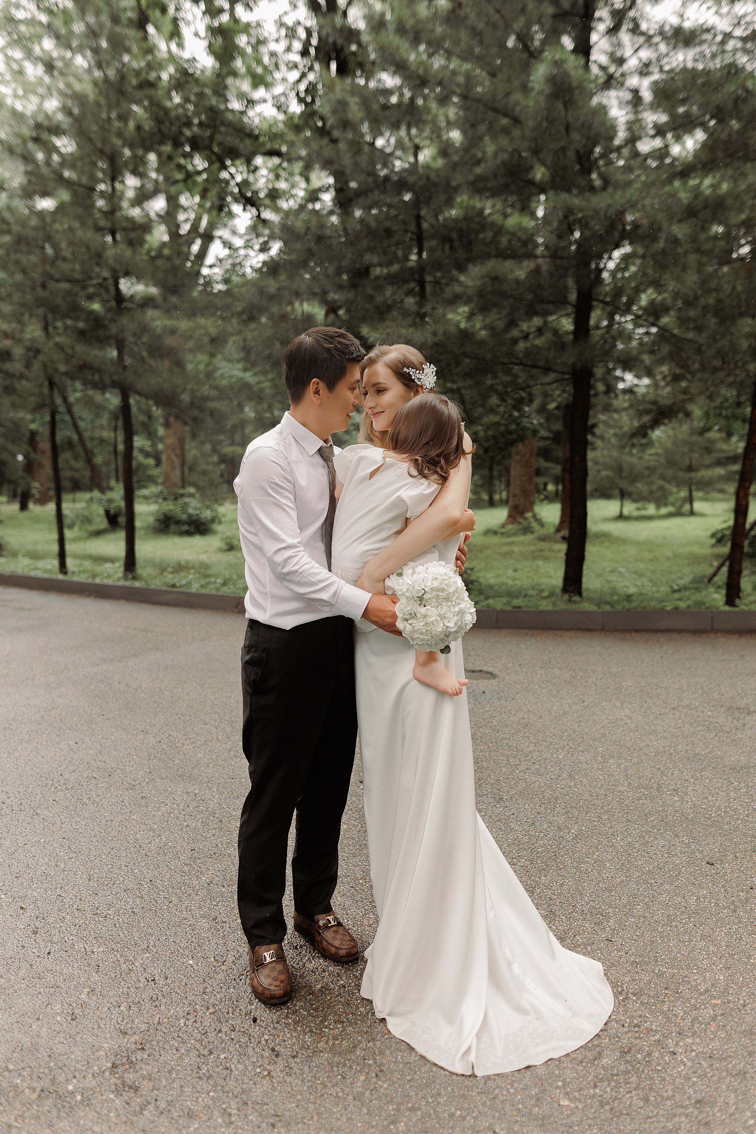 Свадебная прогулка Татьяны и Антона в дождливую погоду 17.07.2022. Семейный фотограф и фотограф беременности во Владивостоке