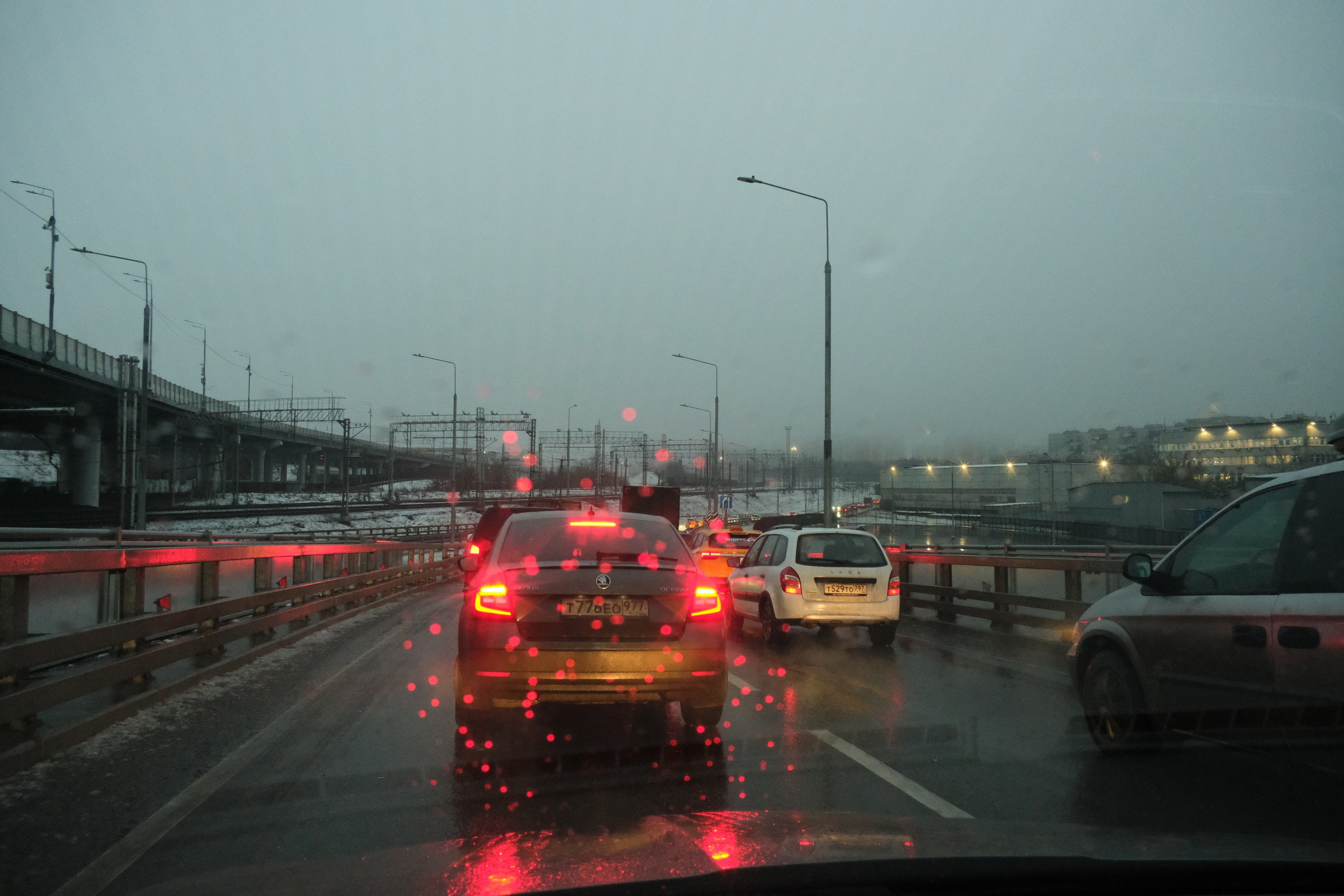 Вечерний город. Улица, люди, жизнь…