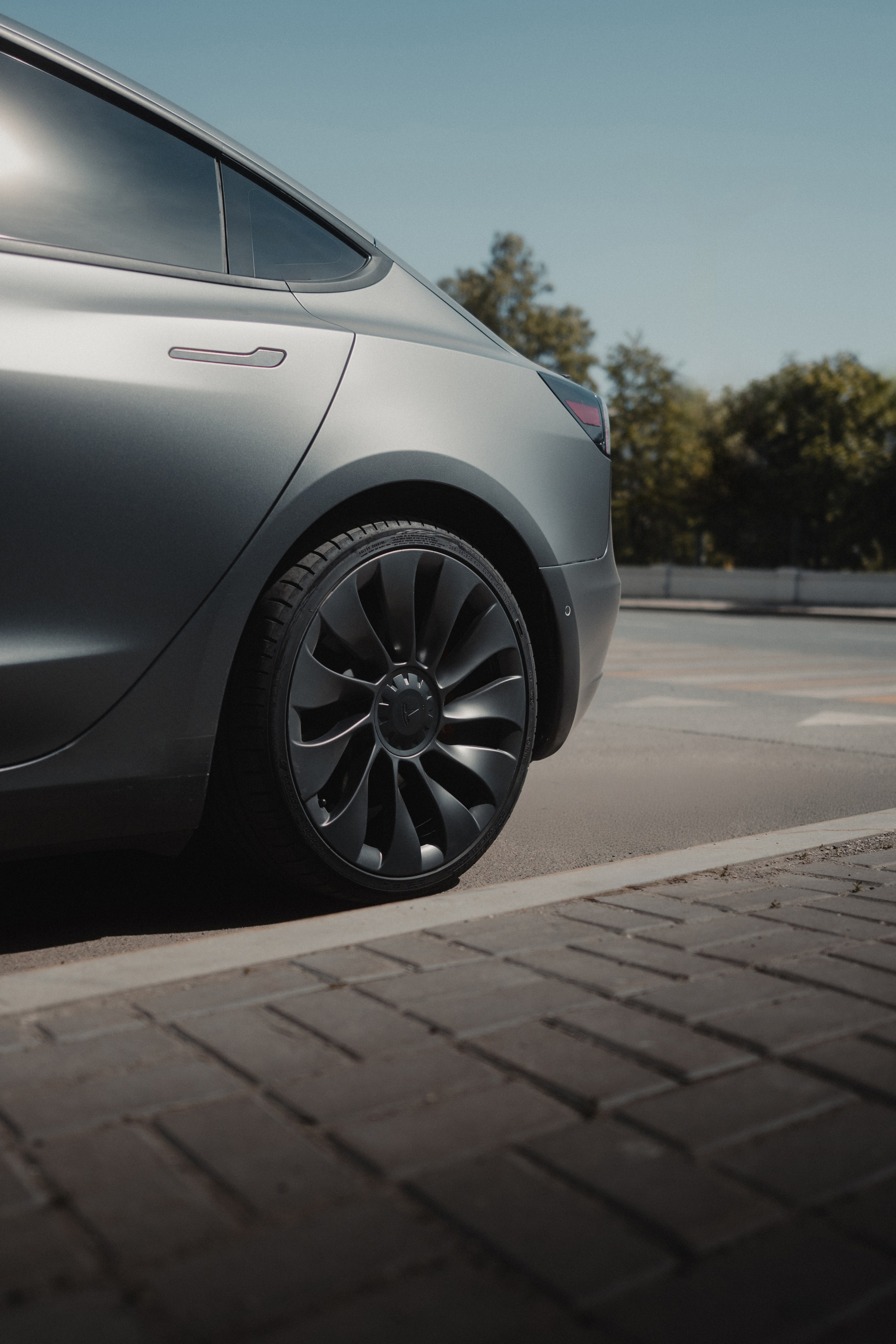 Photoshoot of Tesla Model 3 in Kazan — Anton Avanzato