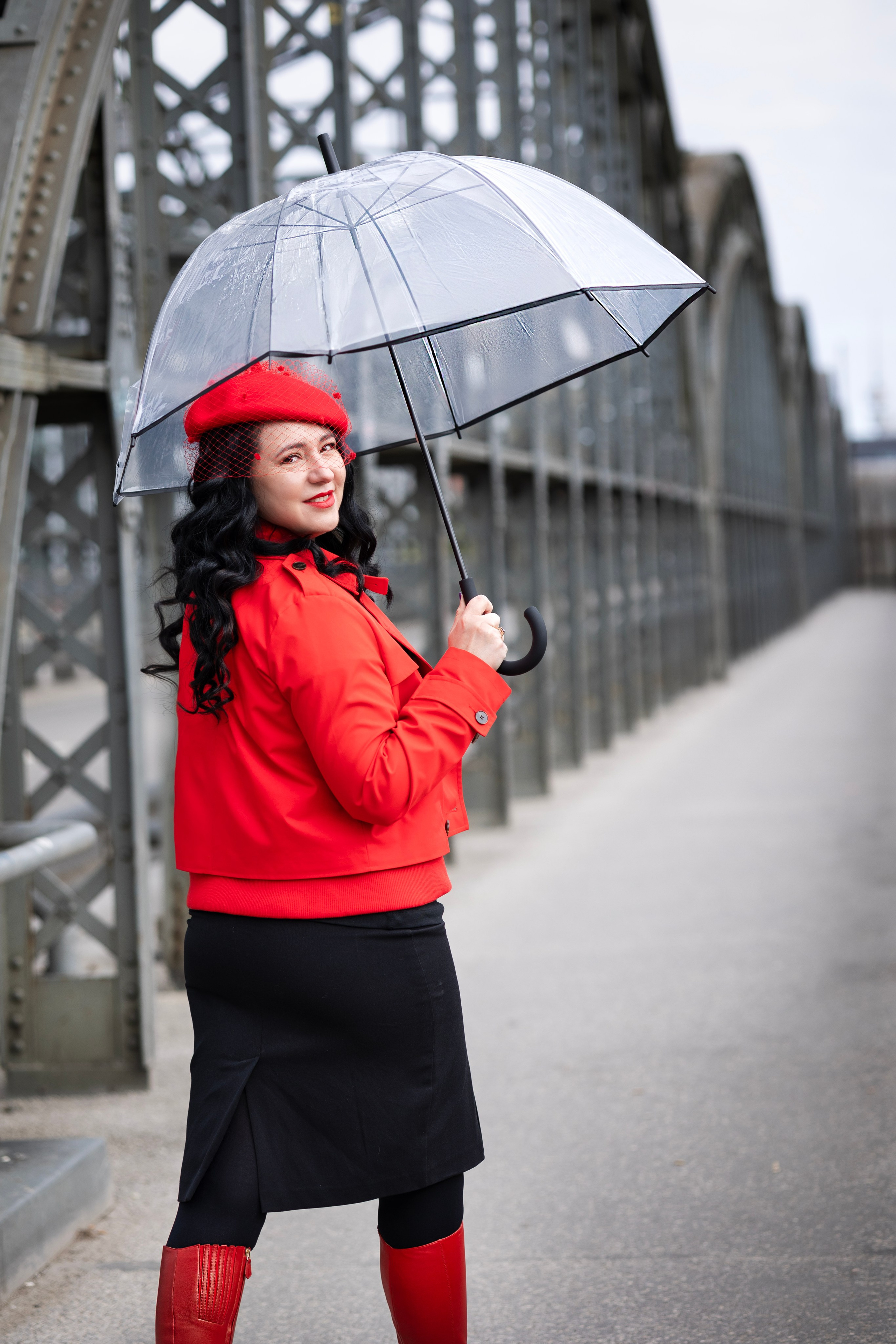 Balloons and red skirt. Photographer in Munich