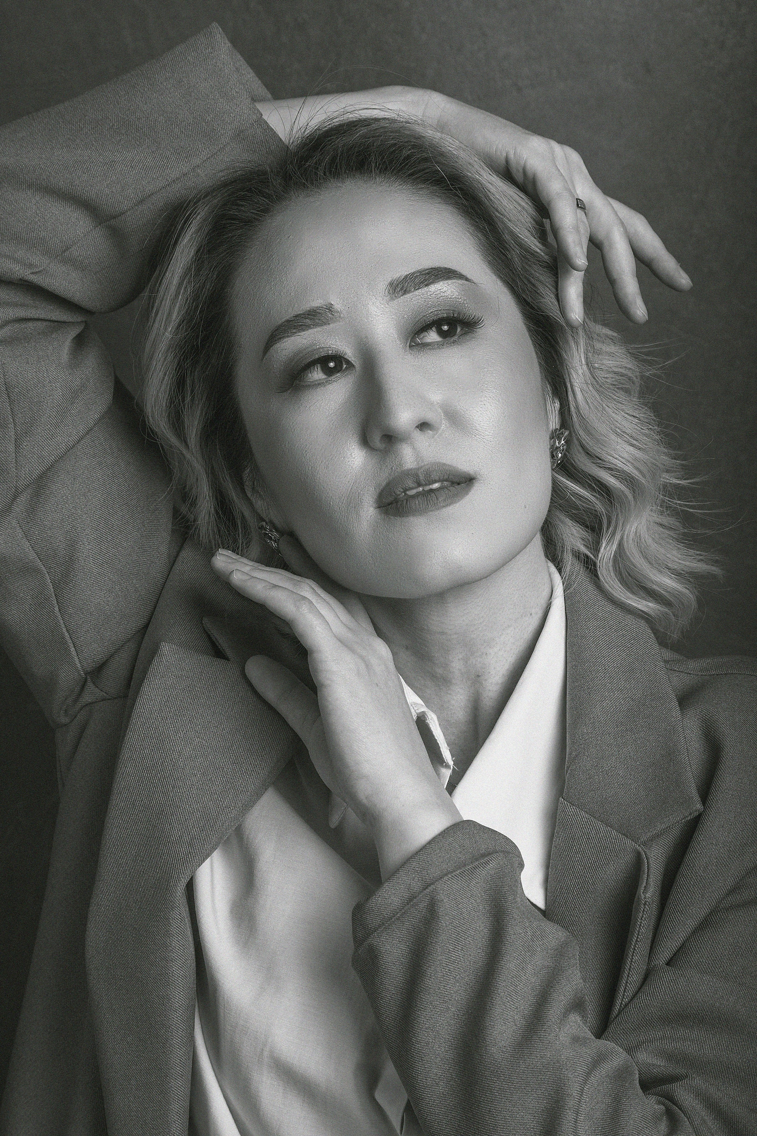 Фотосессия Нурбану в фотостудии LightHub. Свадебный, семейный и портретный фотограф в Алматы, Костанай