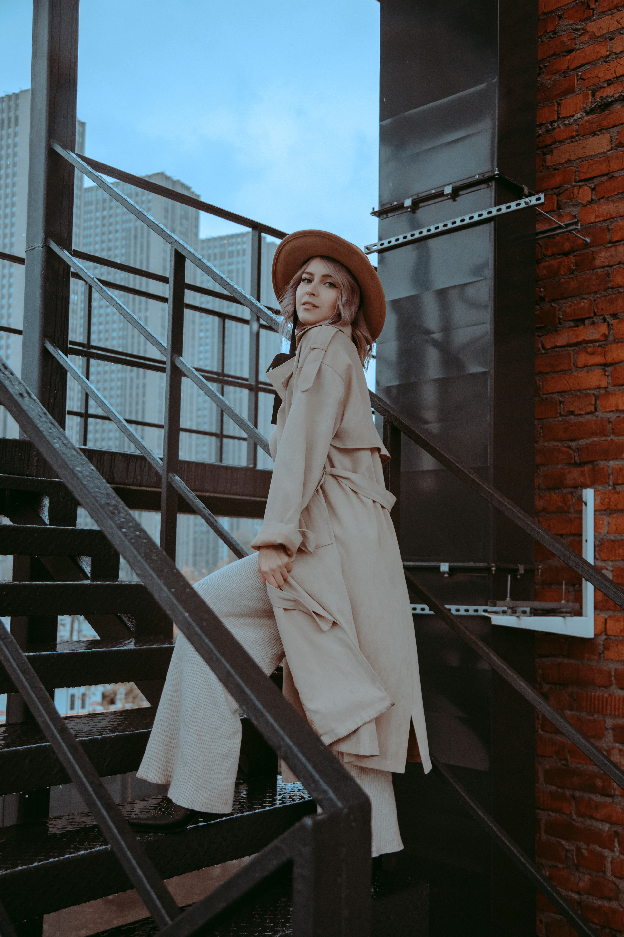 Уличная фотосессия в Москве. Анна Демеша. MARIA SOKOLOVA