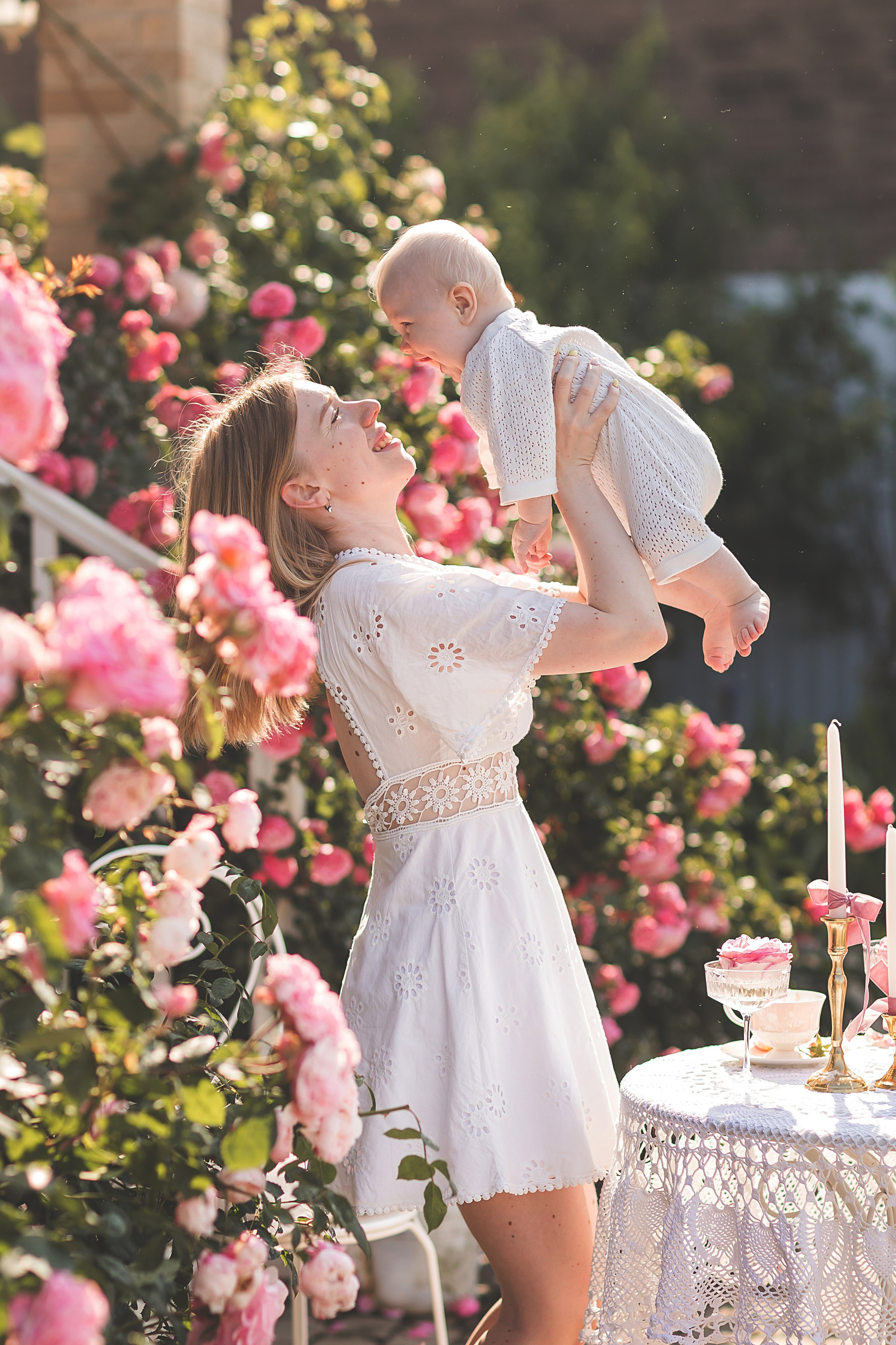 Крыльцо с розами. Семейный и детский фотограф Краснодар Валерия Власенко
