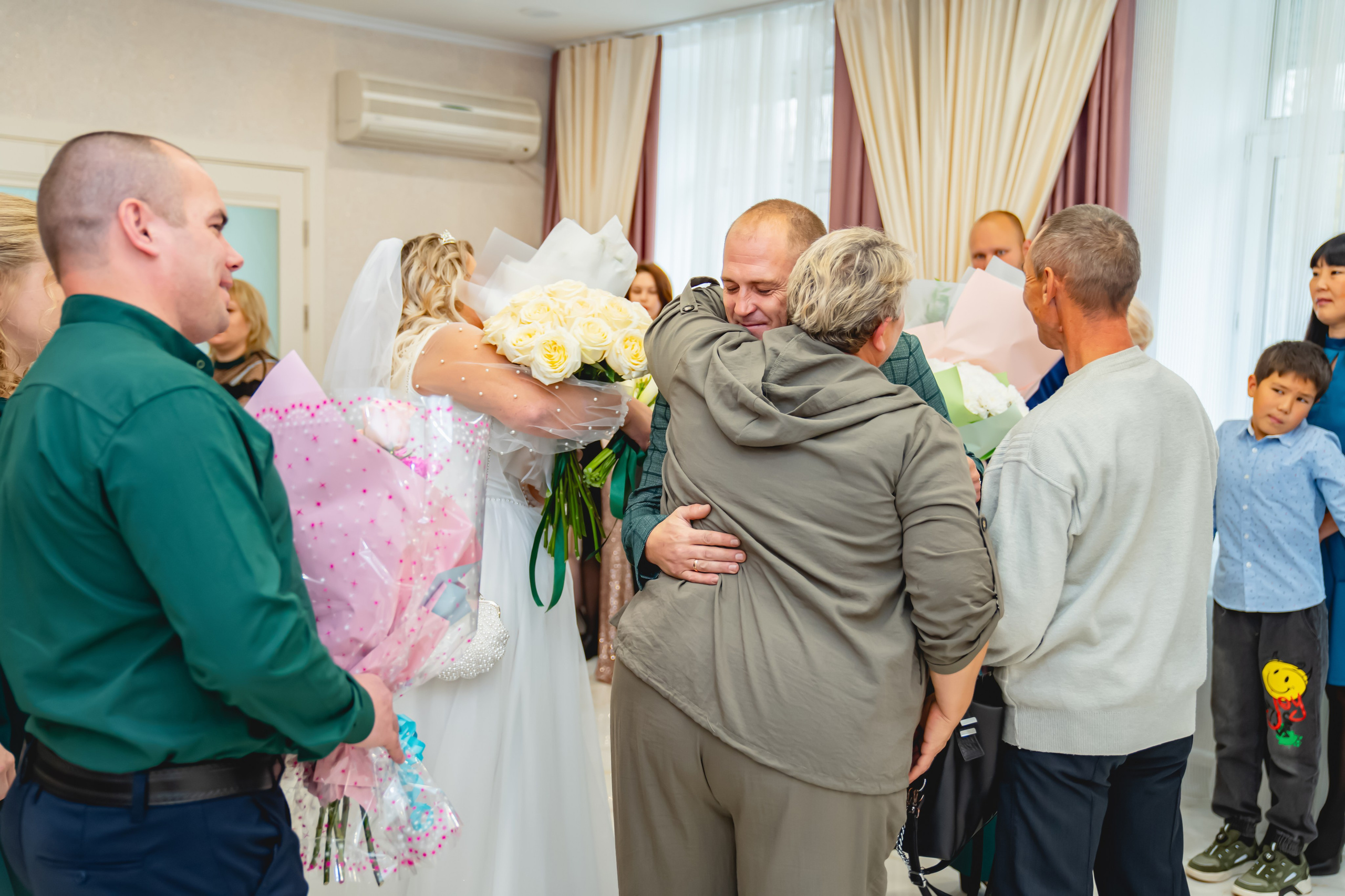 Осенняя Свадьба 2024. Занимаюсь профессиональной фотографией и живу рядом с Байкалом. Работаю в разных жанрах