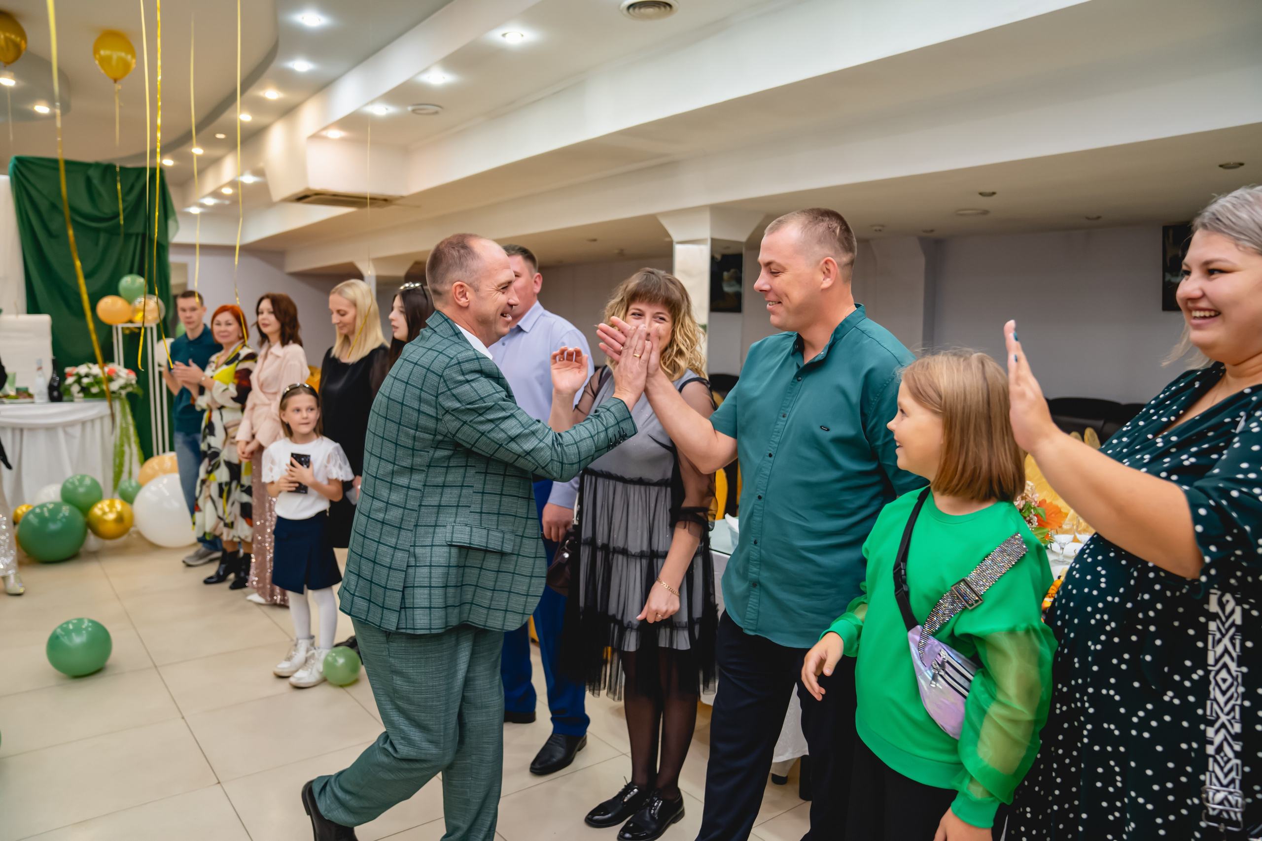 Осенняя Свадьба 2024. Занимаюсь профессиональной фотографией и живу рядом с Байкалом. Работаю в разных жанрах