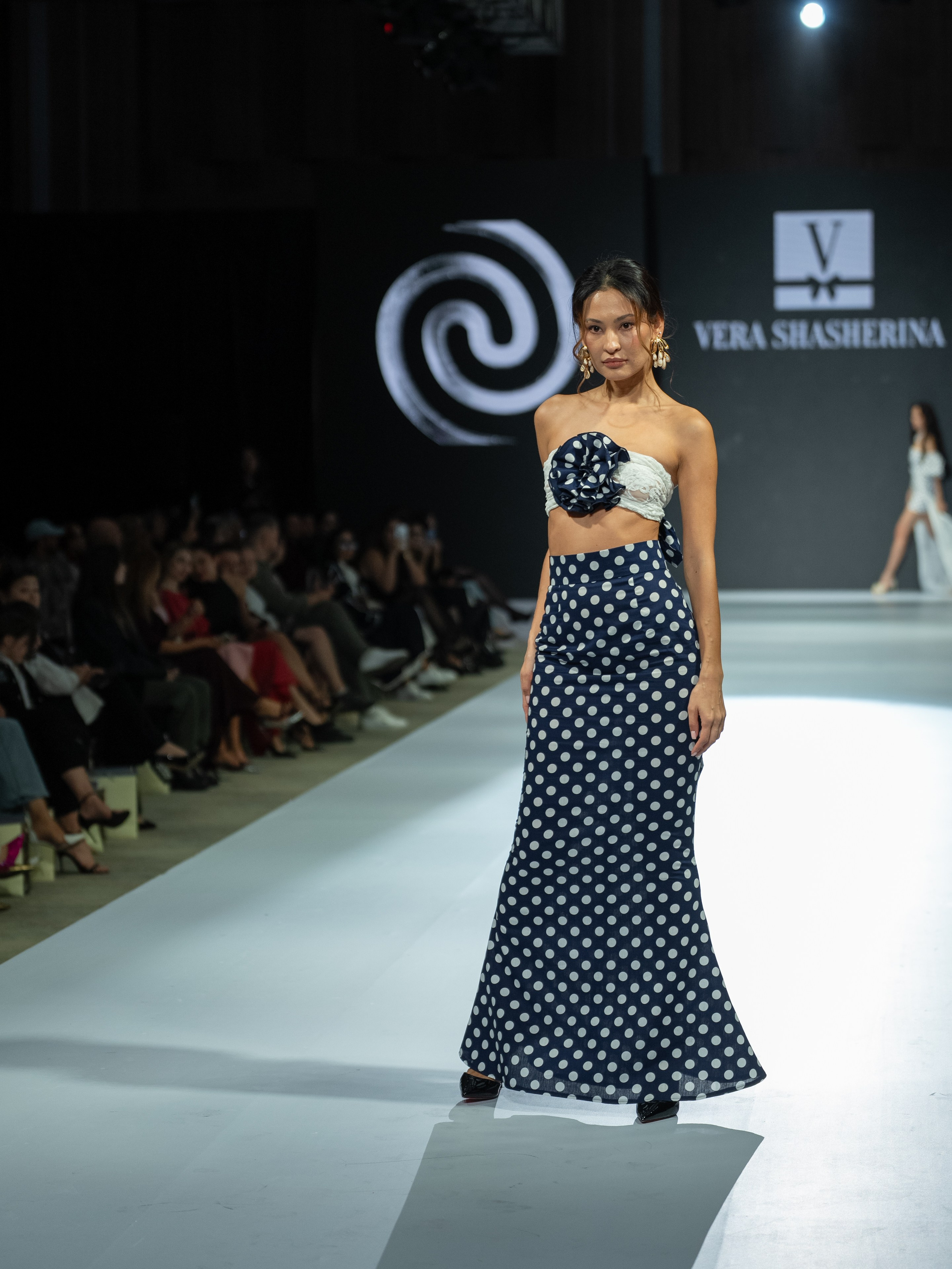 EURASIAN FASHION WEEK Vera Shasherina. Сайт Алматинского НЮ АРТ, будуар и фэшн фотографа Дениса Карпенко