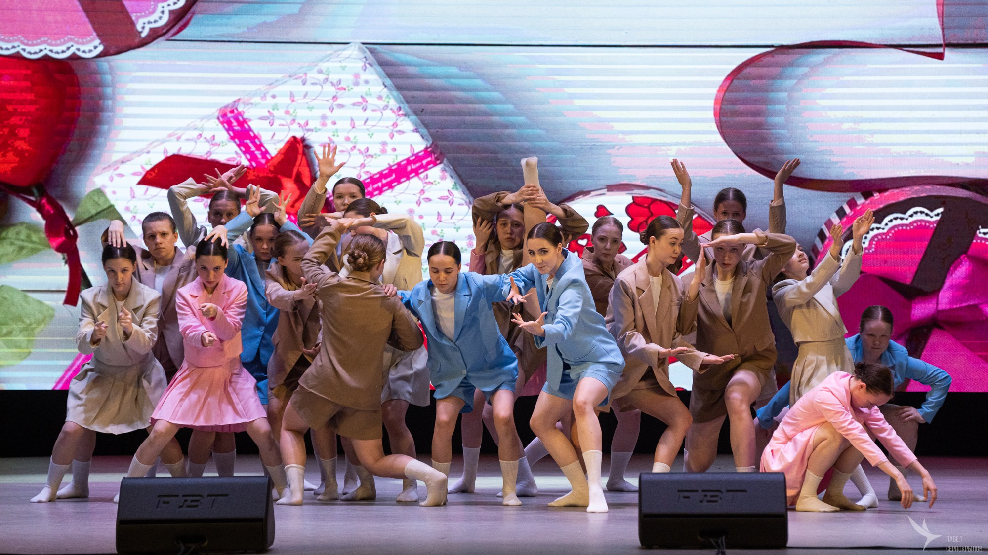 Сольный концерт хореографического ансамбля Аллегро «Сквозь тернии к звездам». Репортажный фотограф в Казани Павел Серпокрылов