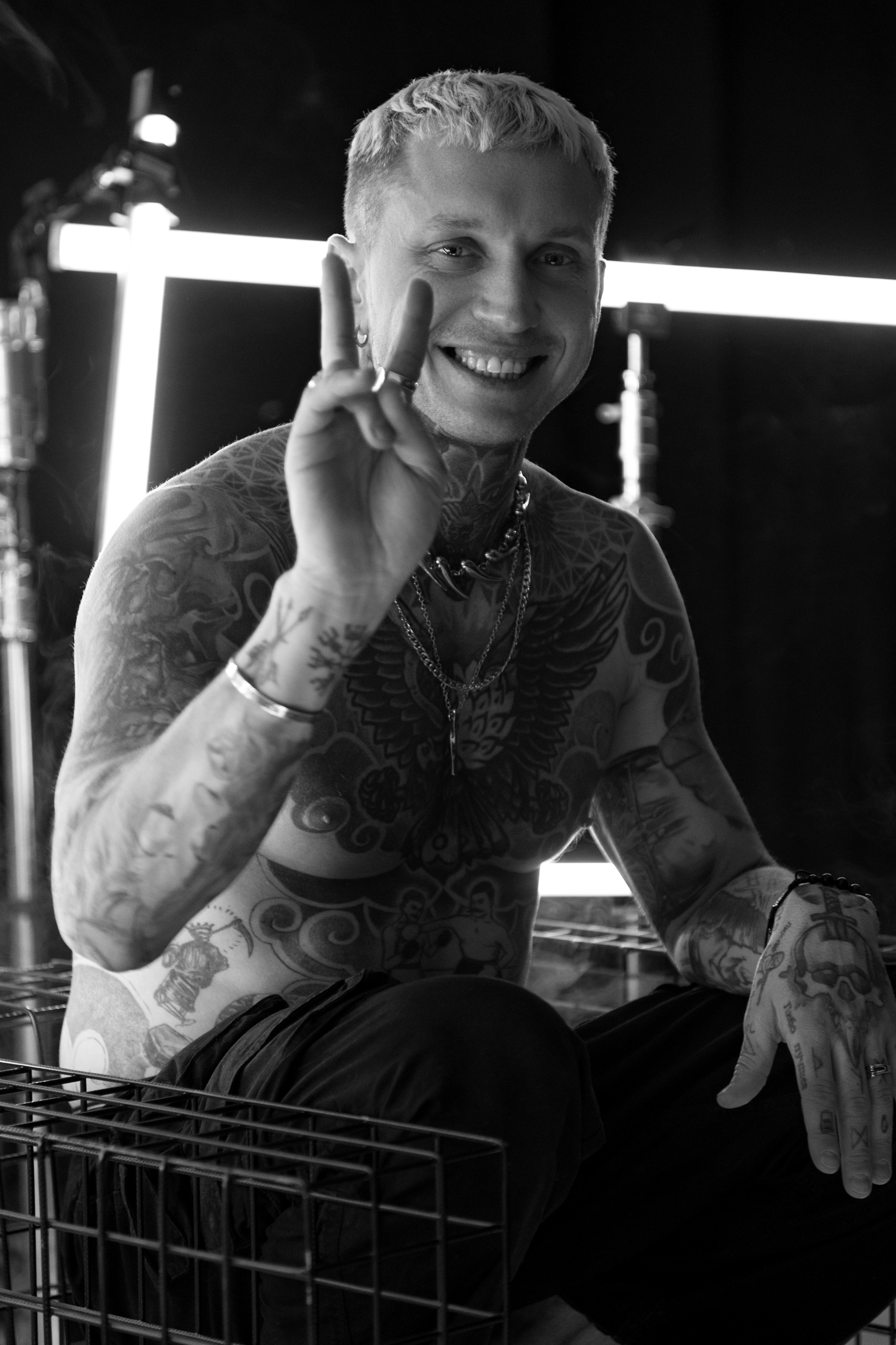 Фото сессия мужская съемка в студии. Портретный Студийный и уличный фотограф Москва. Индивидуальные, Семейные, Беременность, Будуар, Каталог, контент съемки для блога и бизнеса