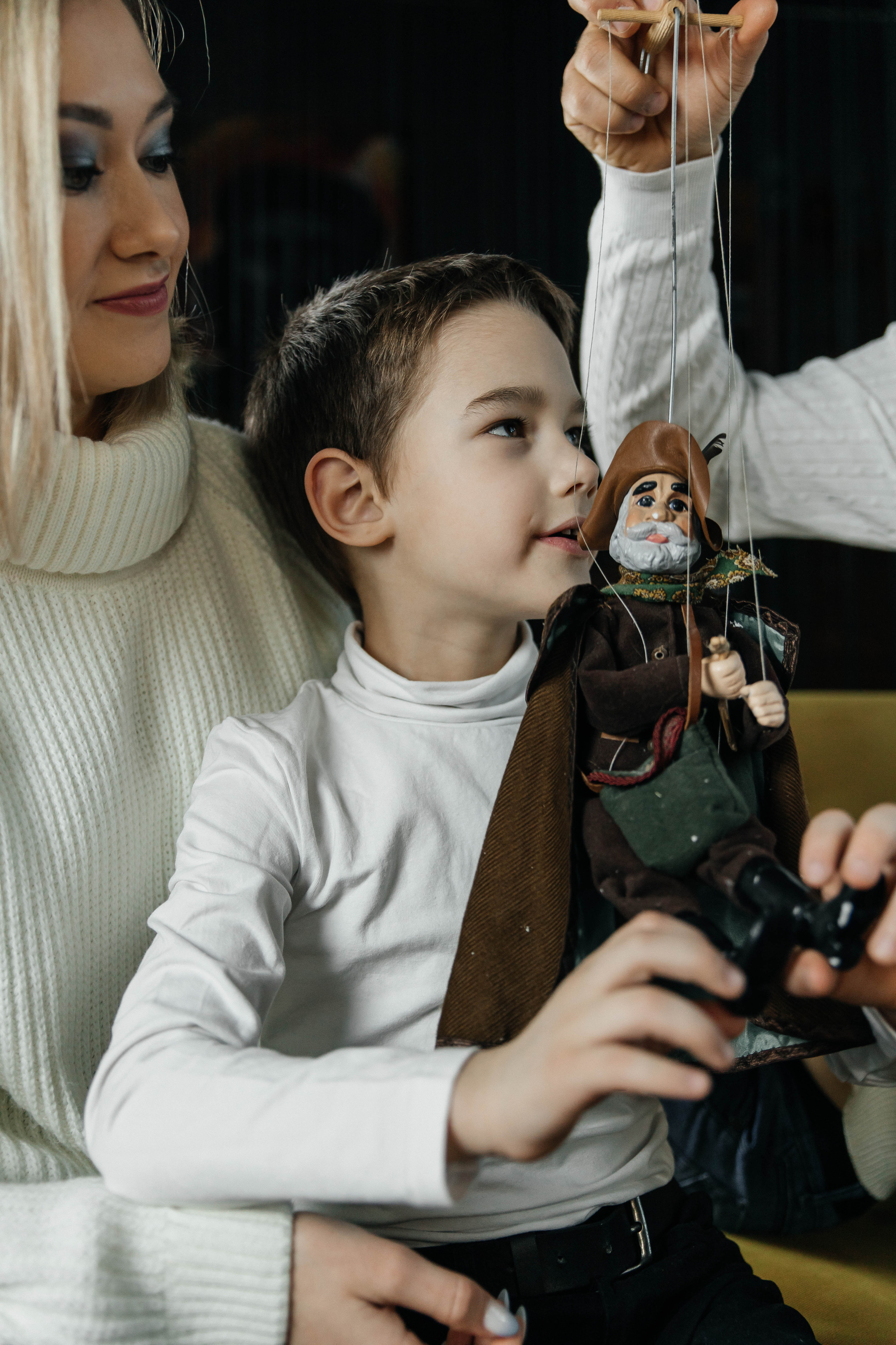 Саша и Захар с детьми. Студия art black house. Фотограф в Красногорске Инна Романова, индивидуальные съемки, лавстори