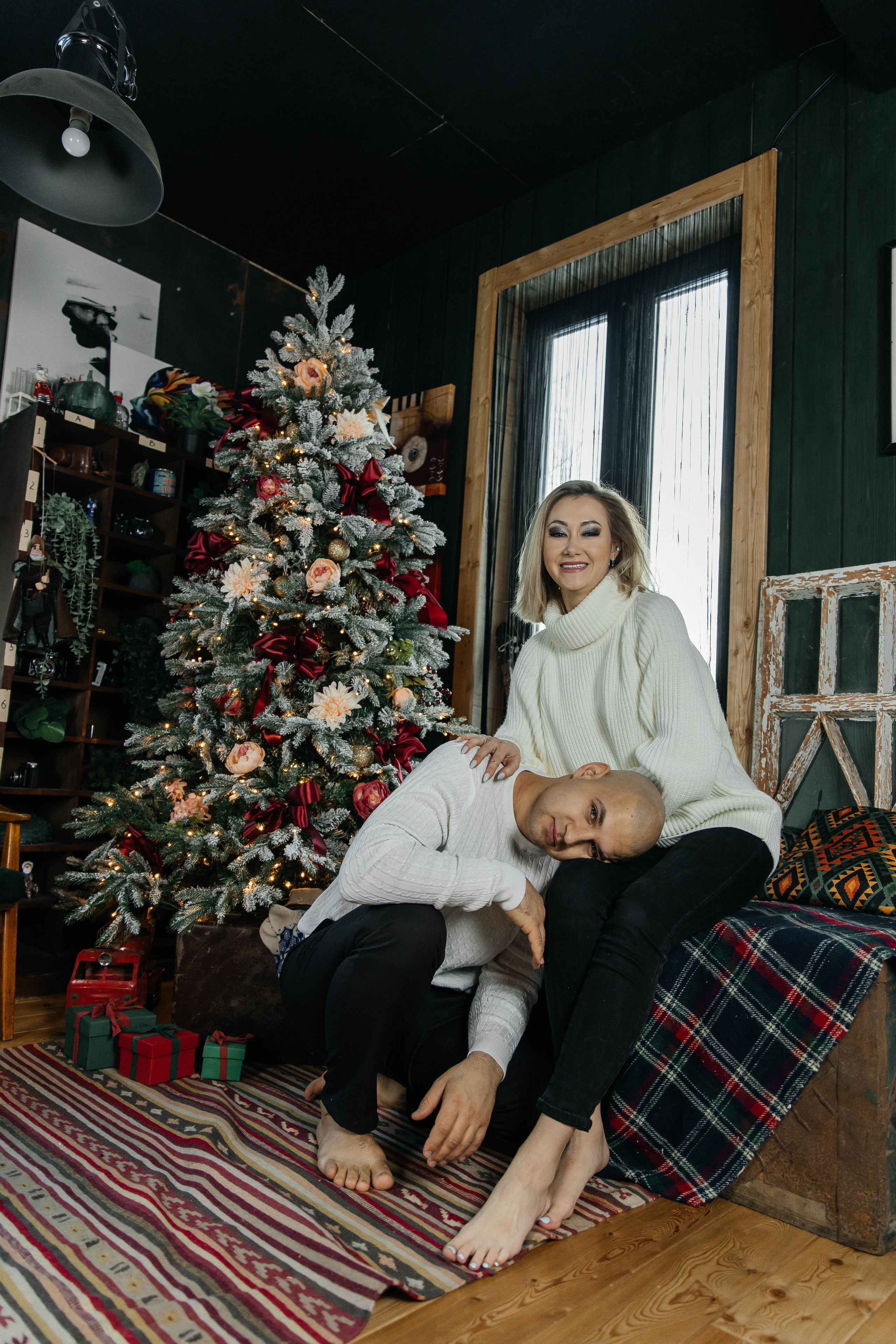 Саша и Захар с детьми. Студия art black house. Фотограф в Красногорске Инна Романова, индивидуальные съемки, лавстори