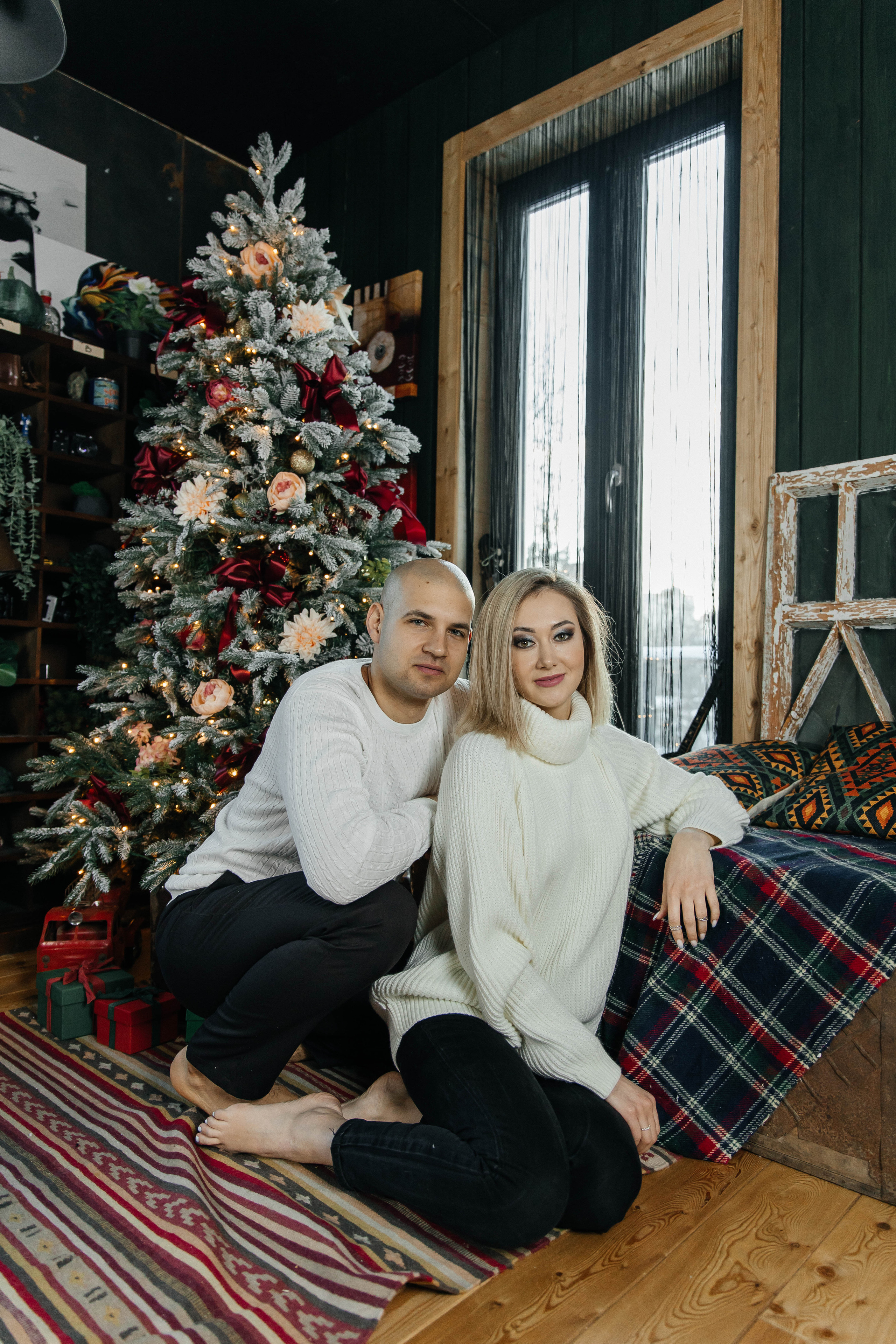 Саша и Захар с детьми. Студия art black house. Фотограф в Красногорске Инна Романова, индивидуальные съемки, лавстори