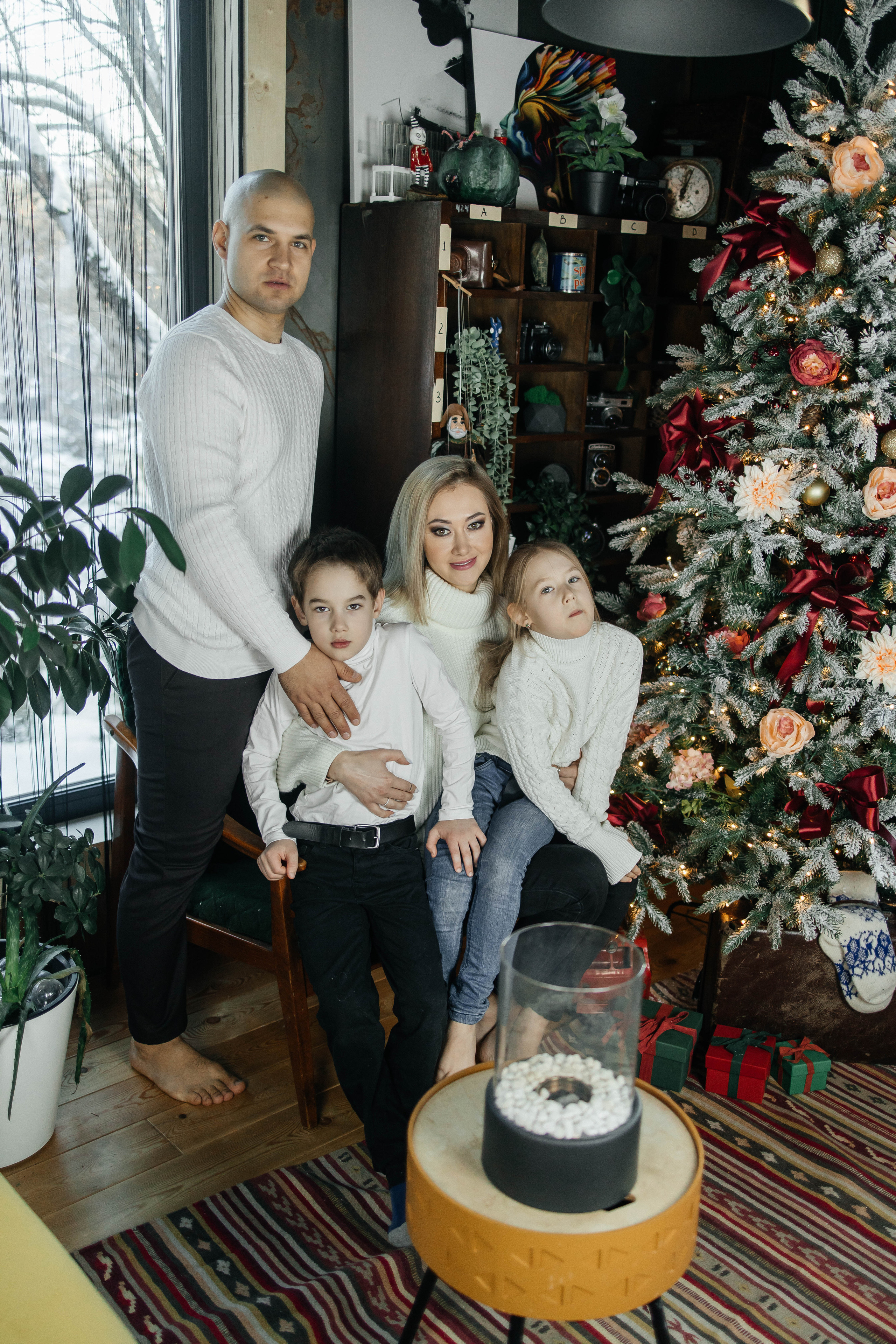 Саша и Захар с детьми. Студия art black house. Фотограф в Красногорске Инна Романова, индивидуальные съемки, лавстори