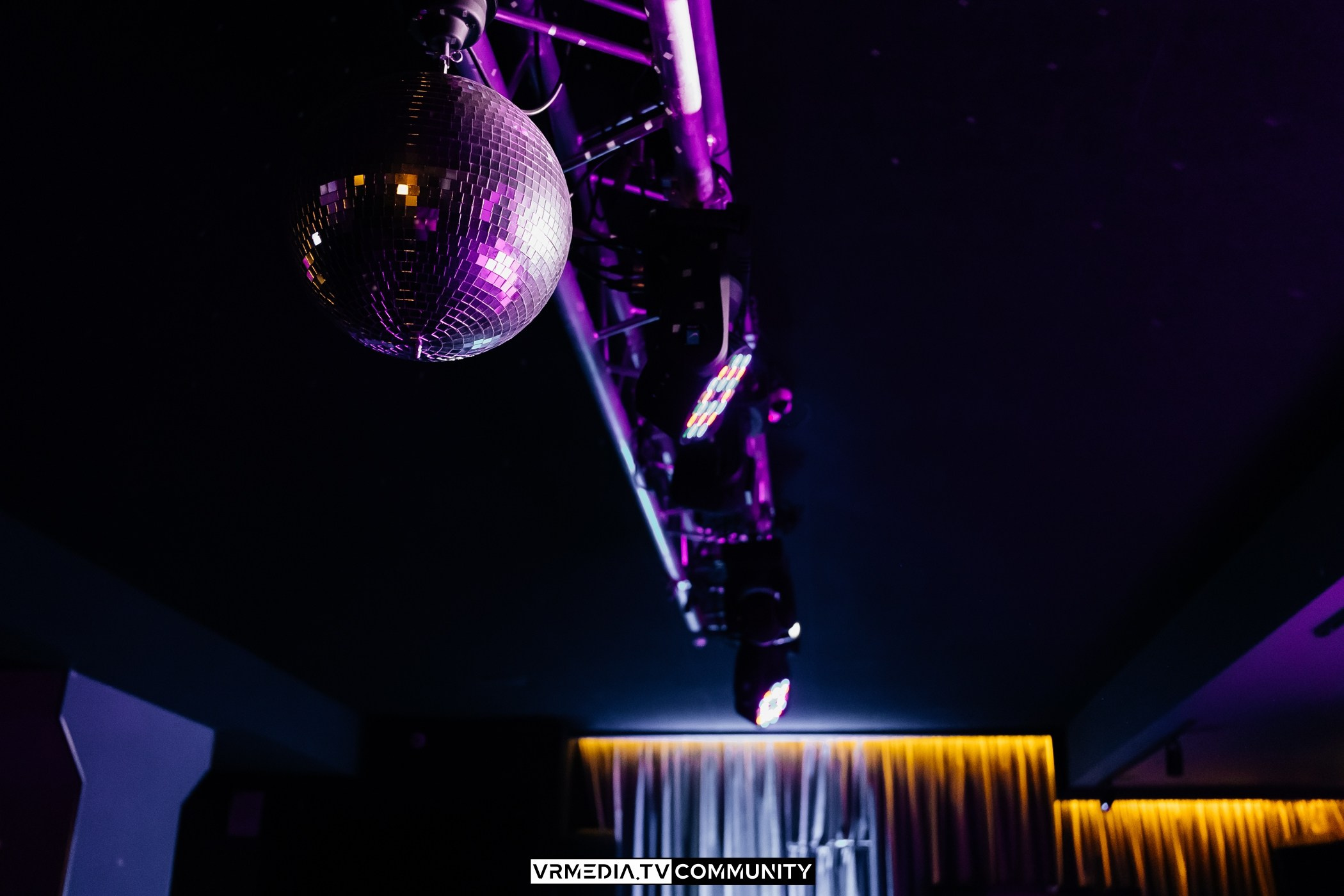 Выходные в караоке-бар «Volna»