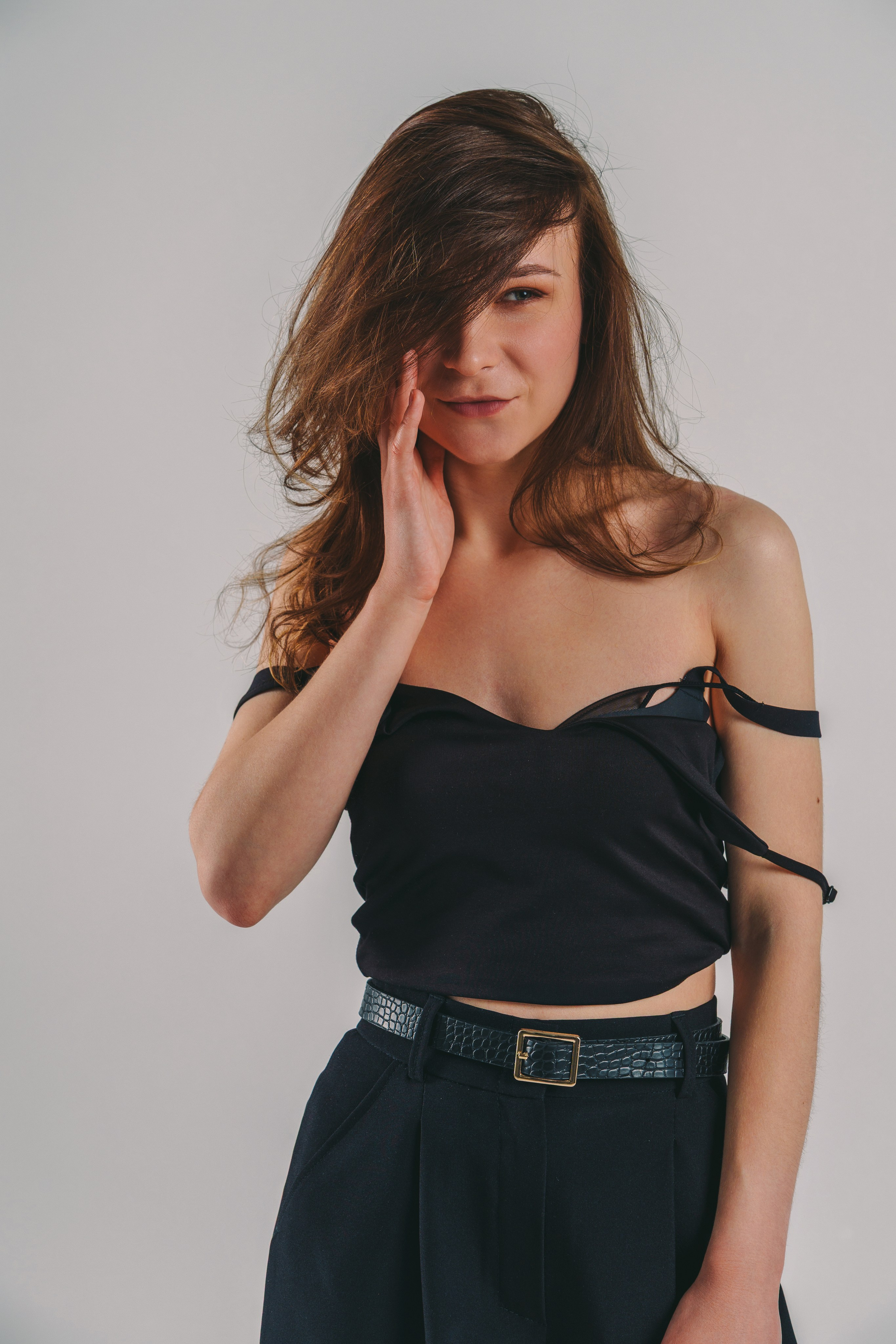 Весенняя фотосессия с цветами для Ани. Портретный фотограф в Москве Фарид Леонов