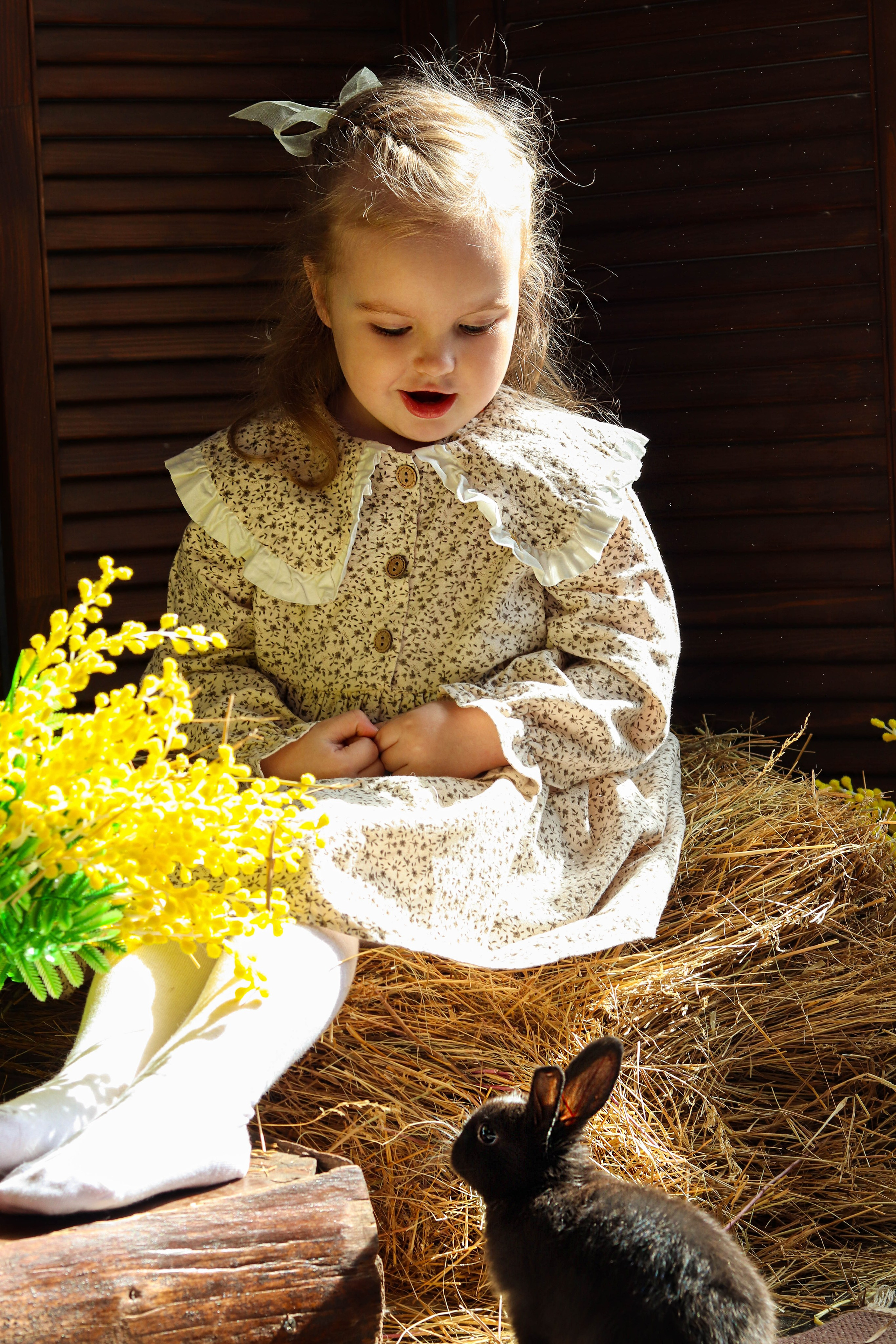пасхальная фотосессия детская съёмка кролики яйца корзинки ферма