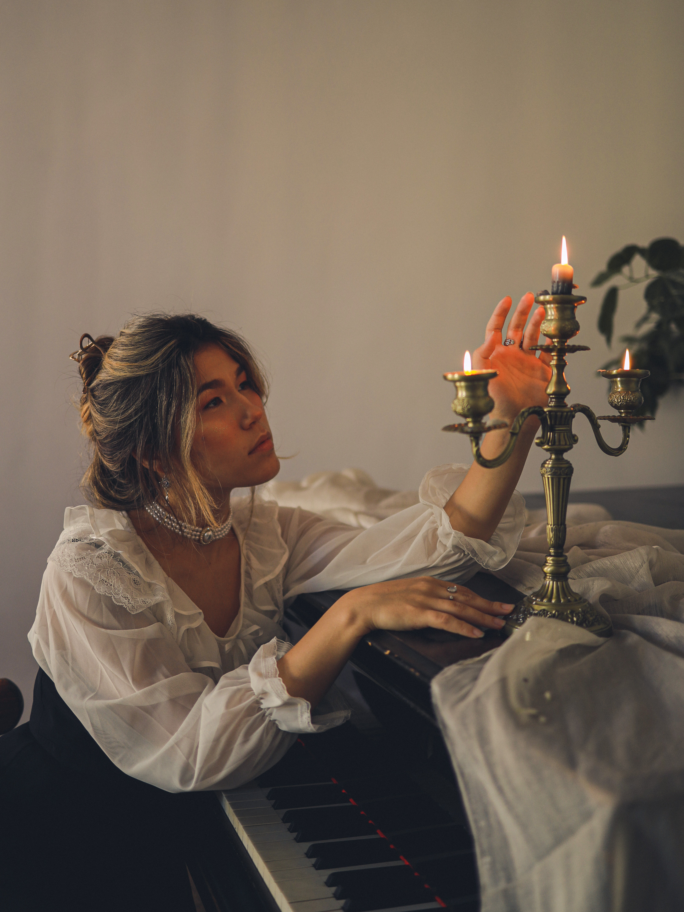 Фотосессия в студии с роялем. Фотограф СПБ Засорина Юлия