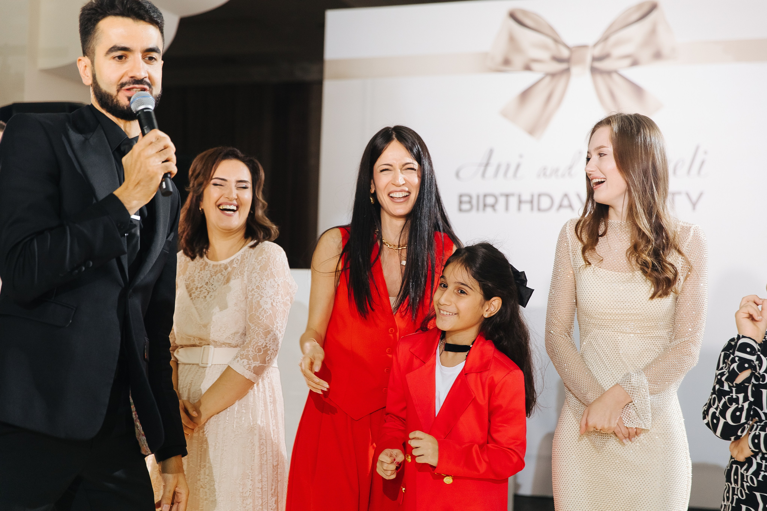 Ани и Назели. 35&5 День рождения, «Янтарь». Фотограф в Красноярске Надежда Воскресенская