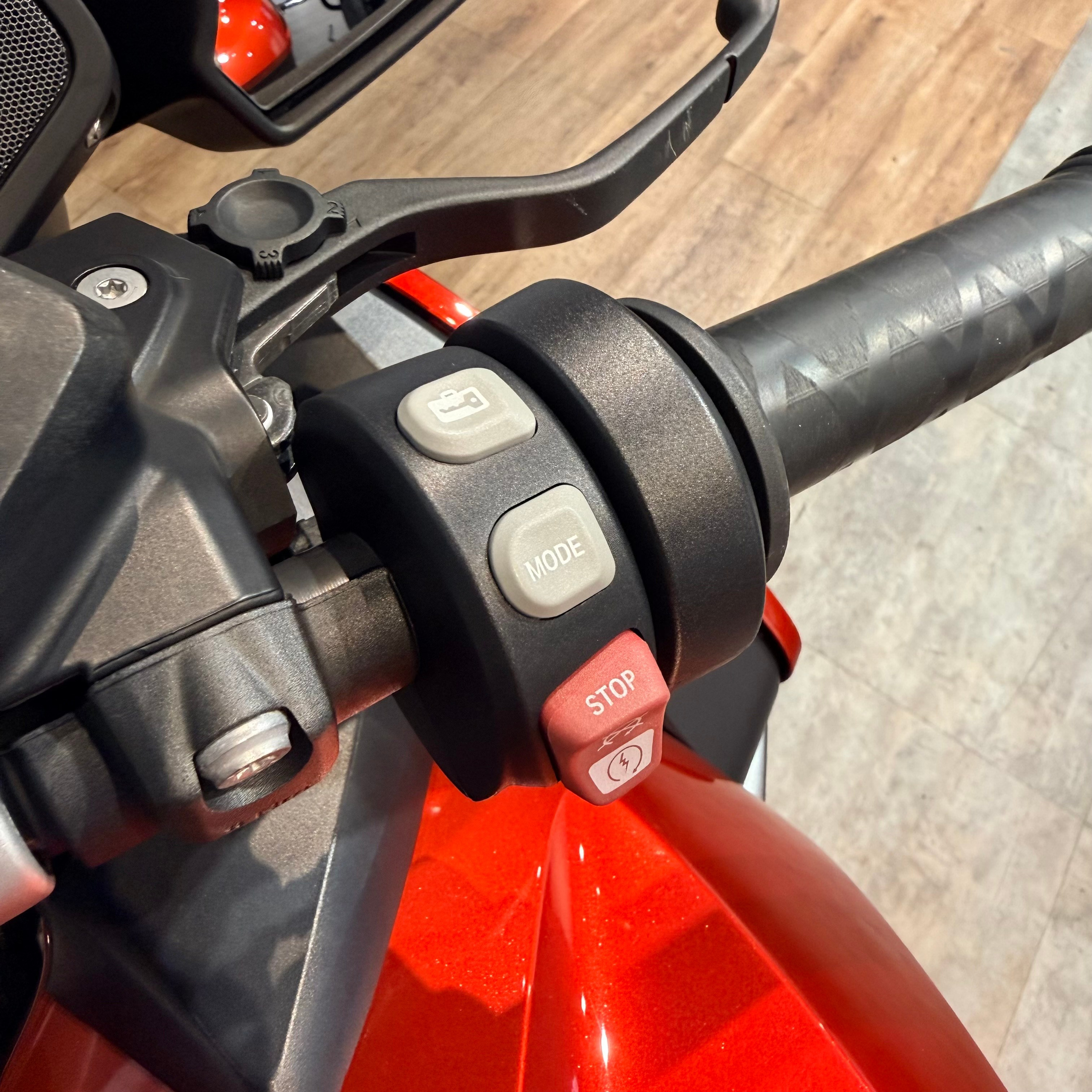 2018 BMW R1200RT Mars Red Metallic 23K (VIN *WB10*5398). Hello Davidson, Москва. Только хорошие мотоциклы…