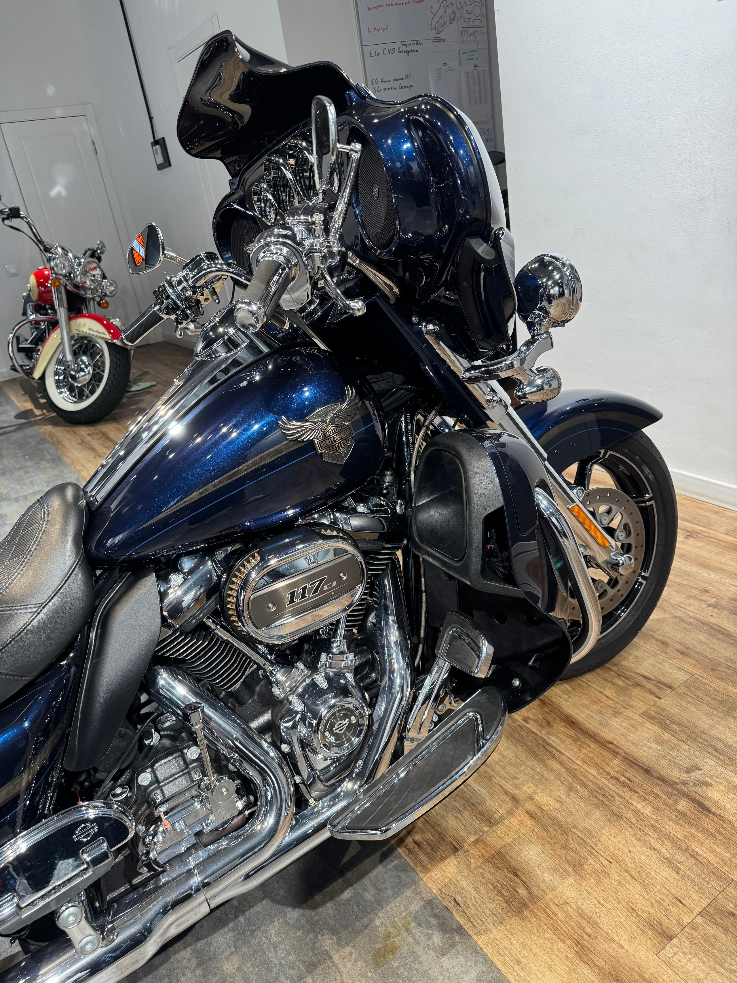 Мотоциклы Harley-Davidson 2018 HD CVO Ultra Limited 115 (Touring)  — купить мотоцикл. Hello Davidson, Москва. Только хорошие мотоциклы…