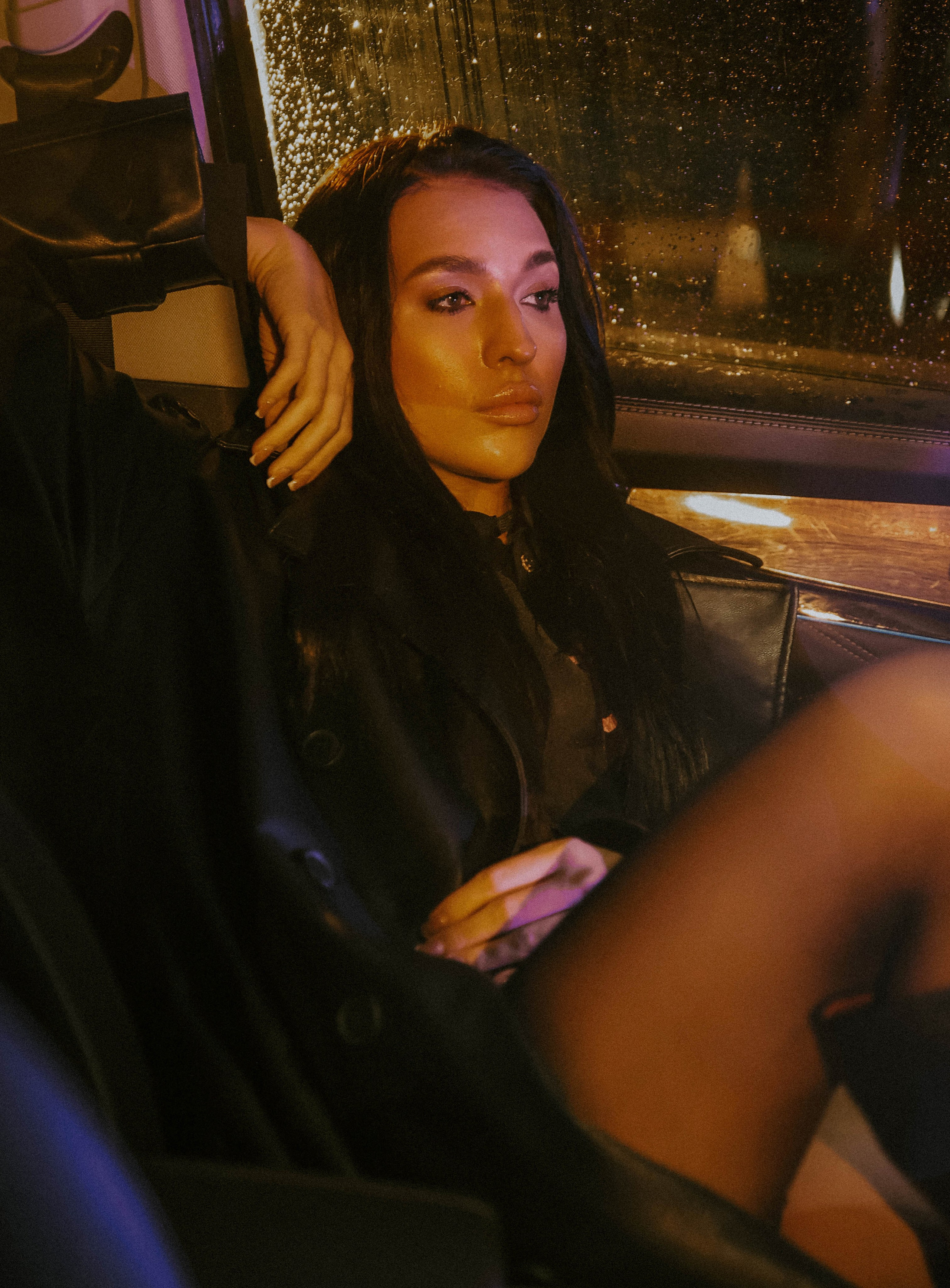 На заправке. Настя и Милана. Фотограф в Москве и любой точке земного шара Алёна Вялова (Чулкова)