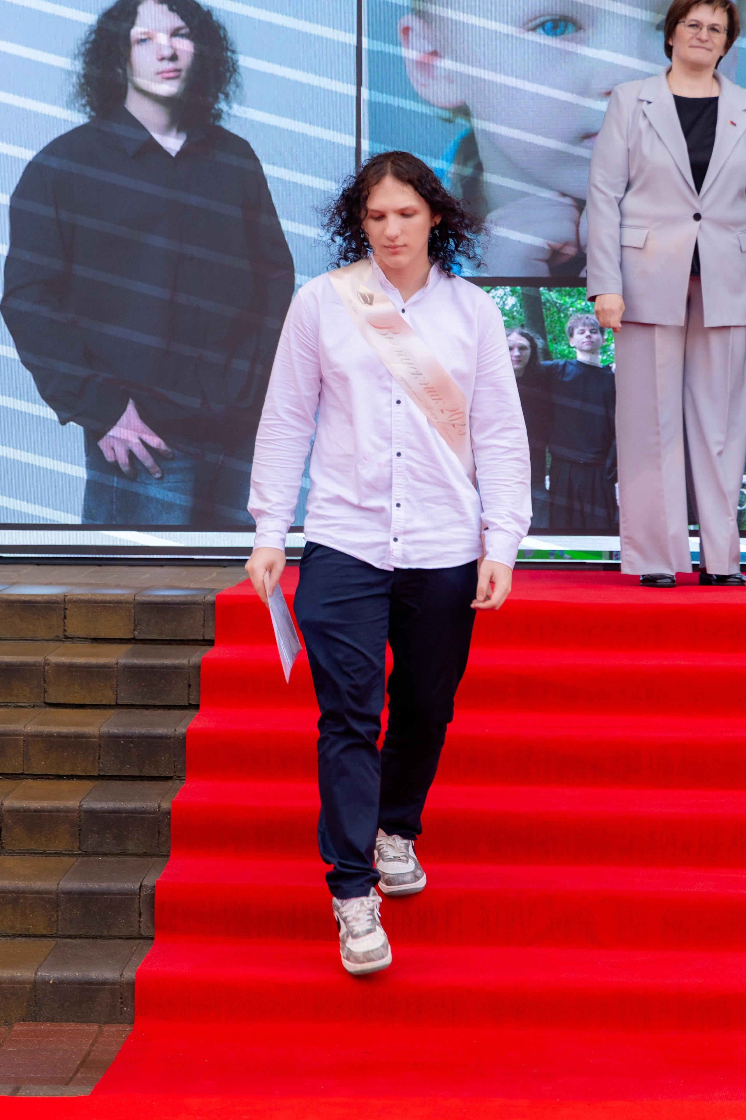 Школьный выпускной 2025 год в Минске, Беларуси. Свадебный фотограф в Минске/Беларуси Сергей Спиридонов