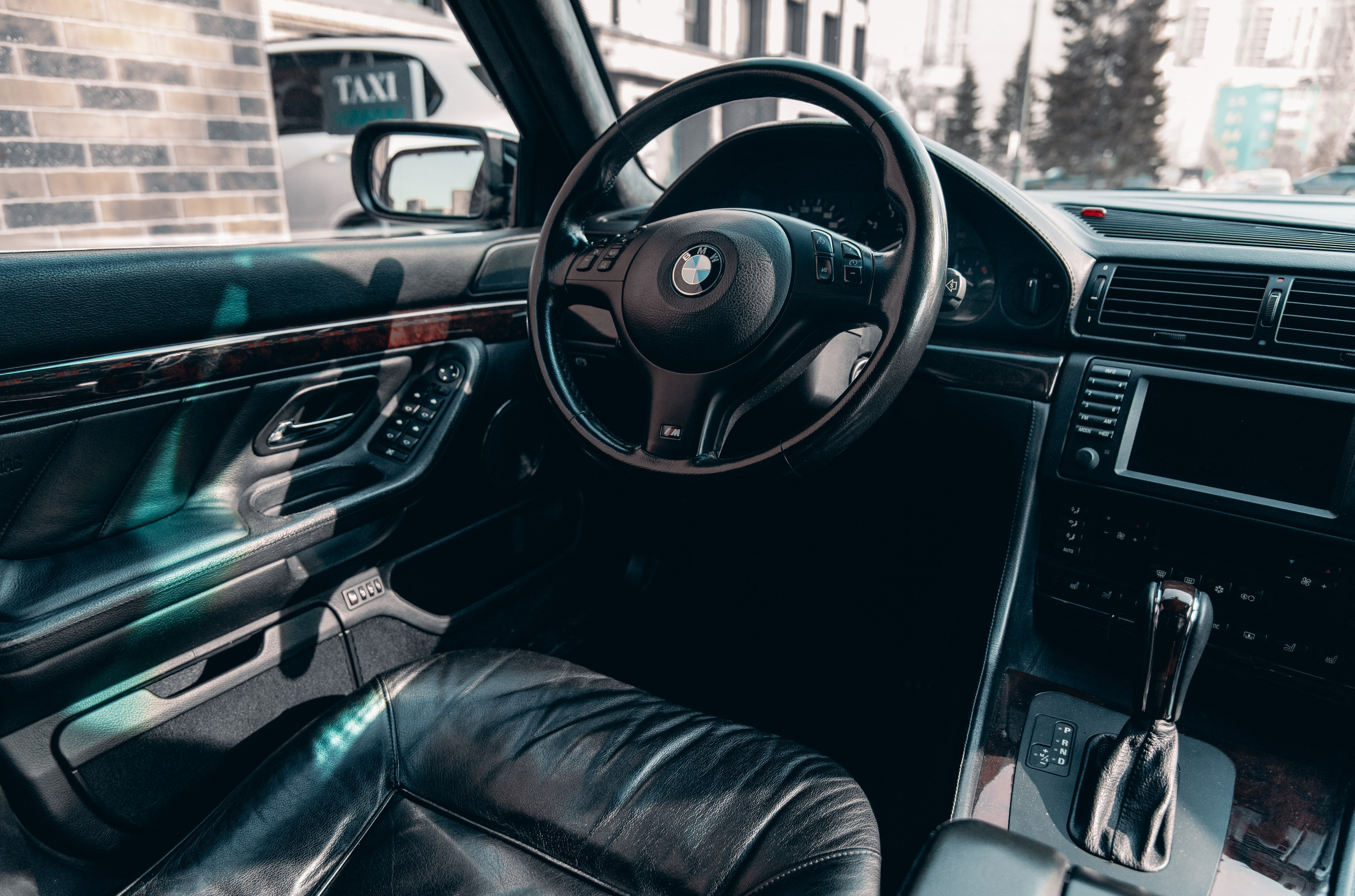 Фотосессия лонговой BMW 7L E38 в&nbsp;Новосибирске. Автомобильный фотограф Чанчин Владимир