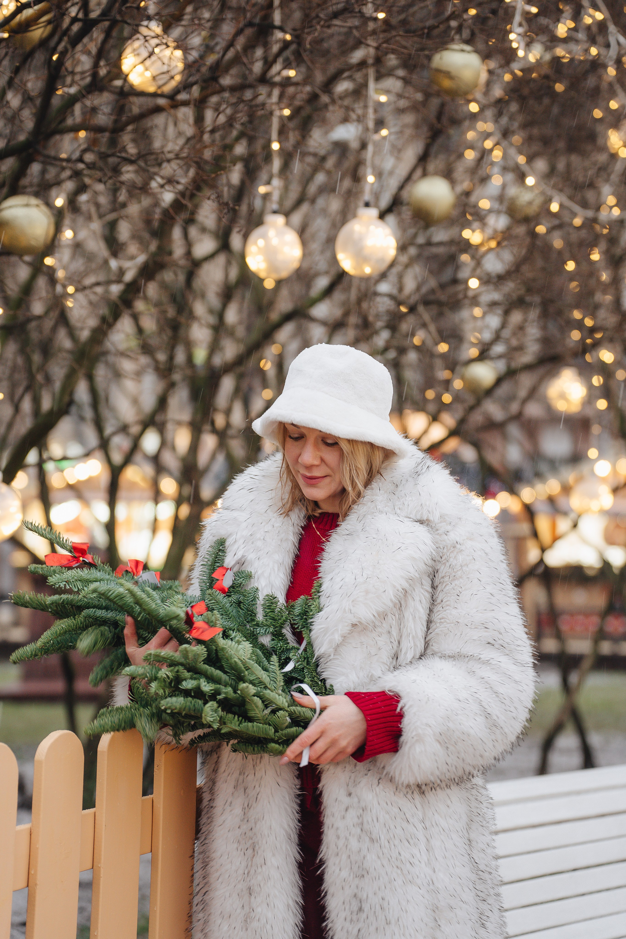 ПРОГУЛКА НА МАНЕЖНОЙ ПЛОЩАДИ ДЛЯ ДЕВУШКИ ПЕРЕД НОВЫМ ГОДОМ (НОВОГОДНЯЯ ФОТОСЕССИИЯ НА МАНЕЖНОЙ ПЛОЩАДИ). Профессиональный фотограф, Санкт-Петербург — Виктория Богомолова