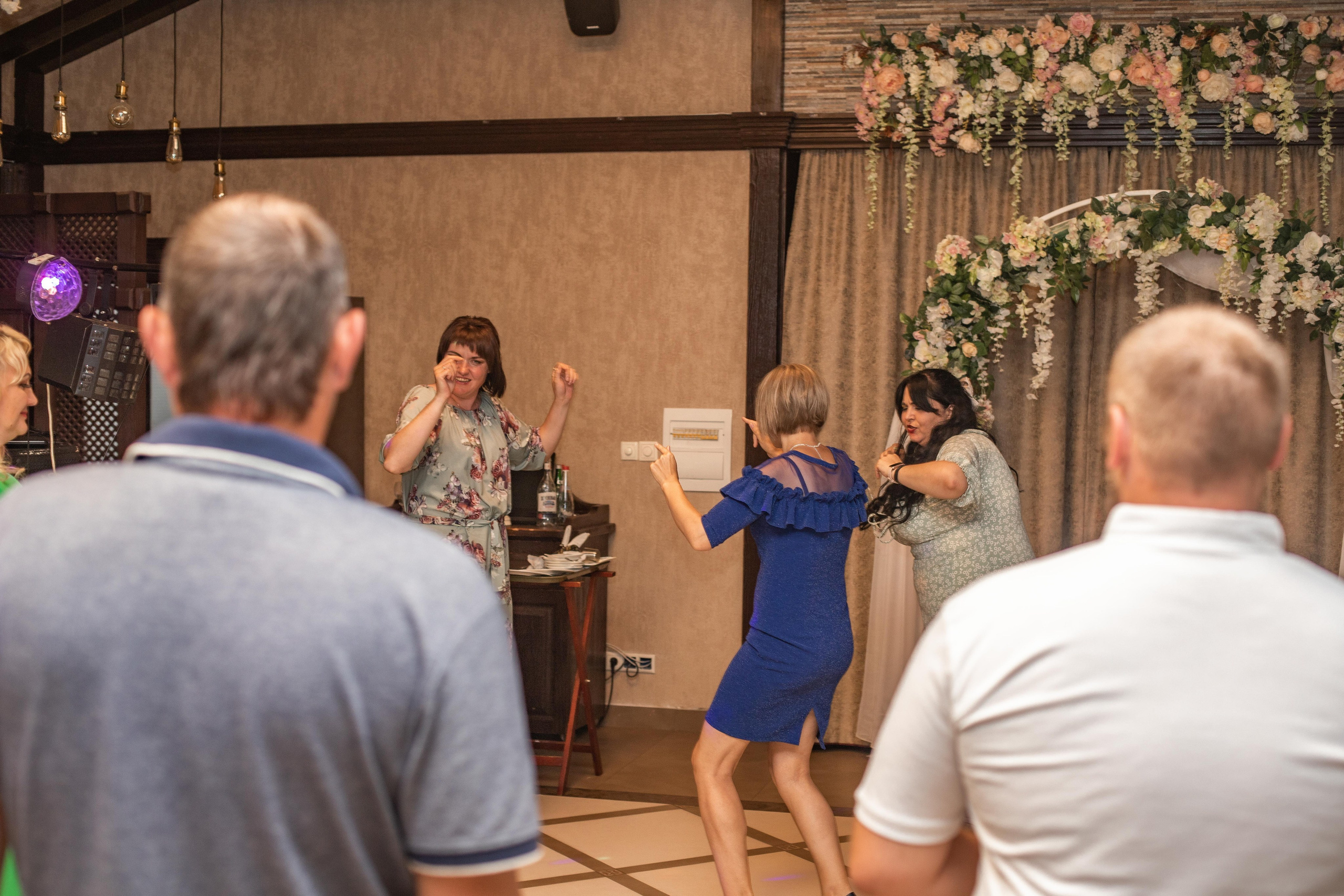 Репортаж торжества в ресторане. Семейный свадебный интерьерный фотограф Тверь Санкт- Марина Свистунова