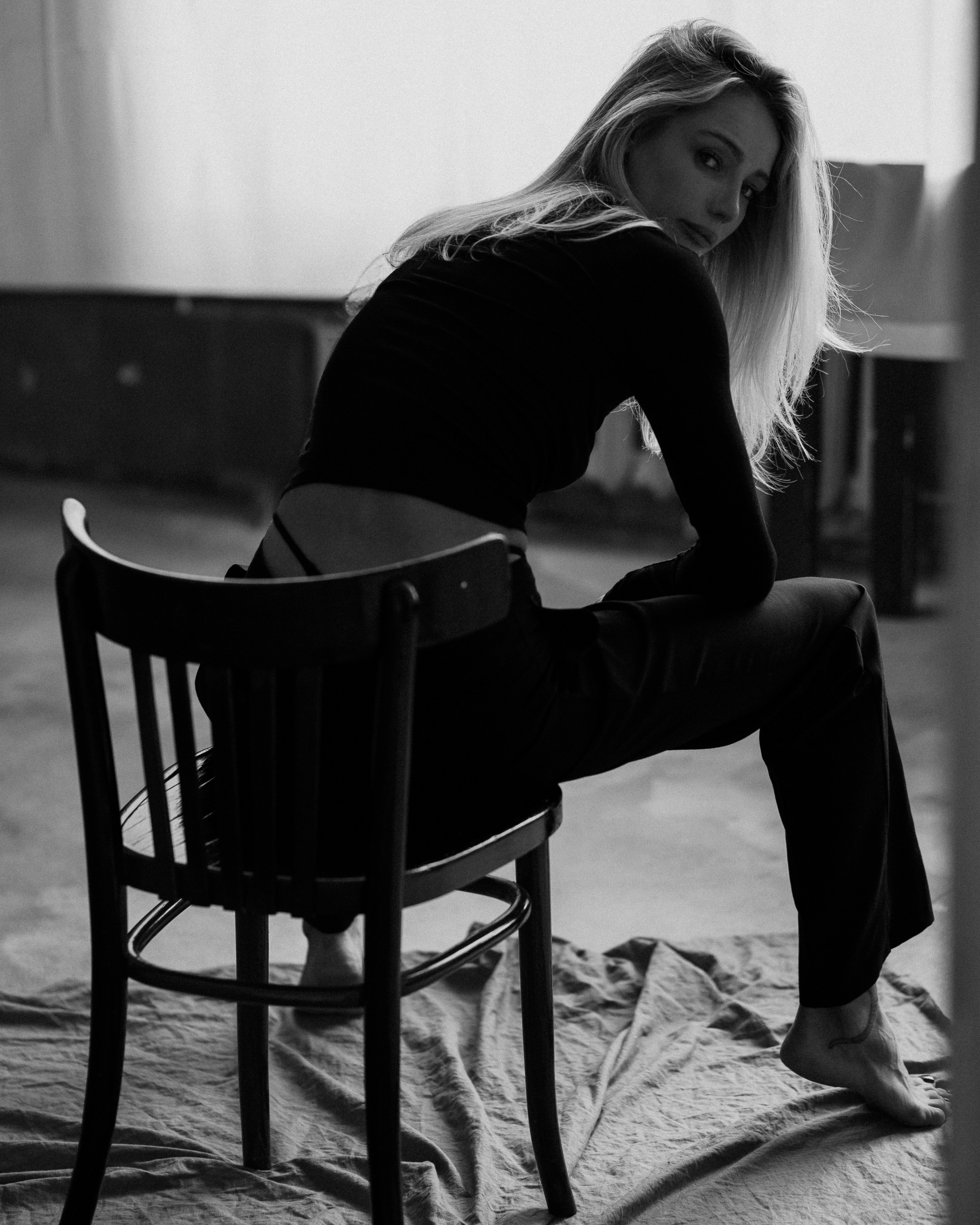 I am Diana, a portrait photographer. I take pictures around the world