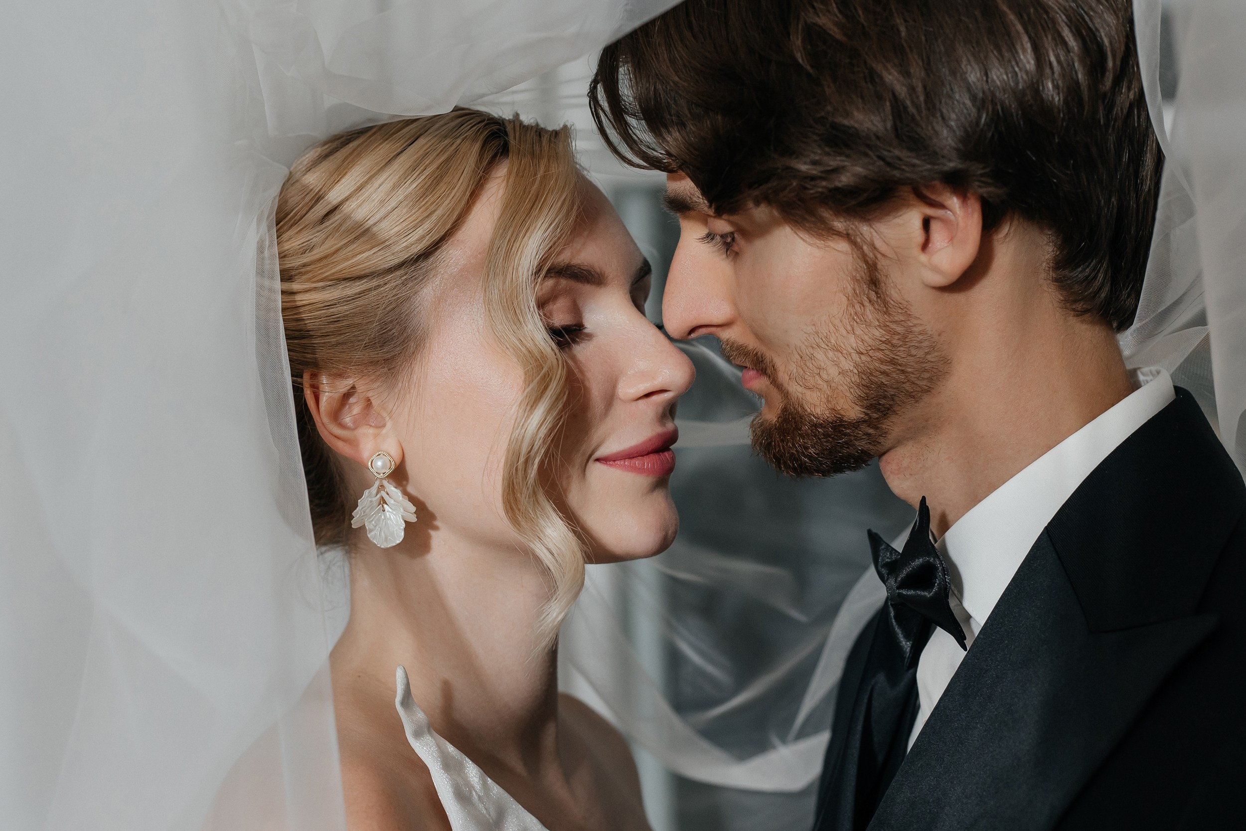 Свадебная фотосессия в отеле Hartwell hotel Moscow, Грибоедовском загсе. Свадебный фотограф в Москве Дарья Олендарёва