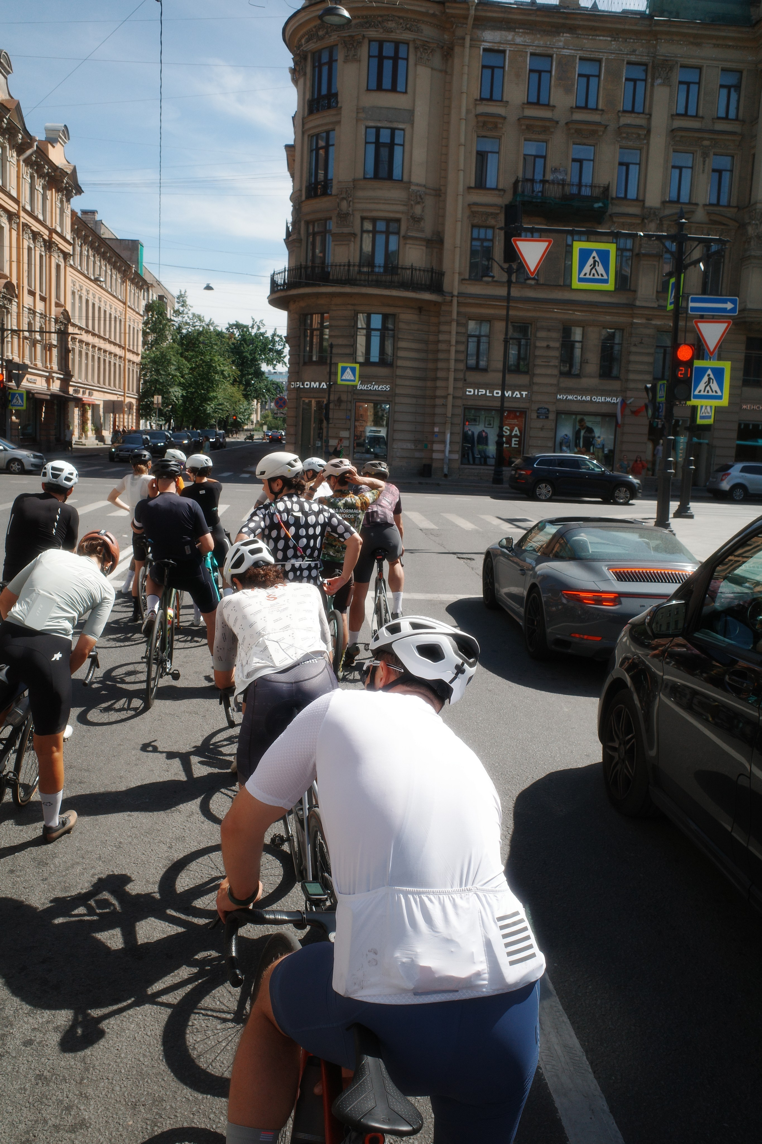 VELOCULT x LUXSHOSSE. Butorarock