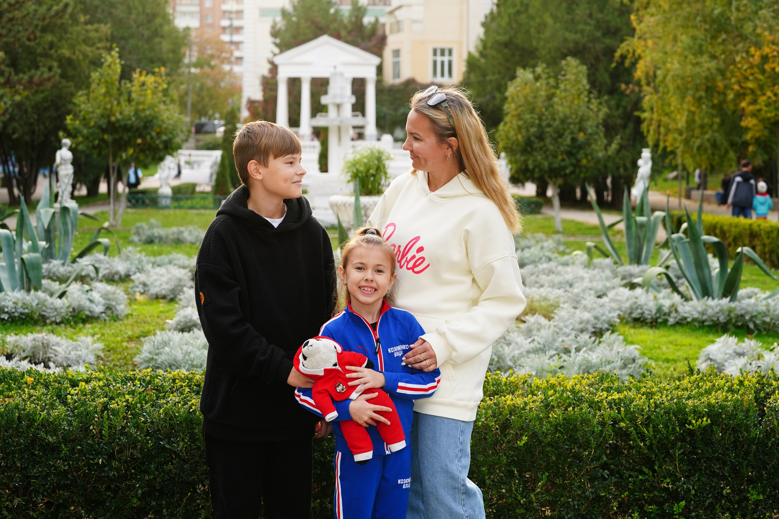 Парк Горького 6 класс. MEMENTO.Выпускные альбомы, школьные, юбилейные и другие книги. Ростов-на-Дону