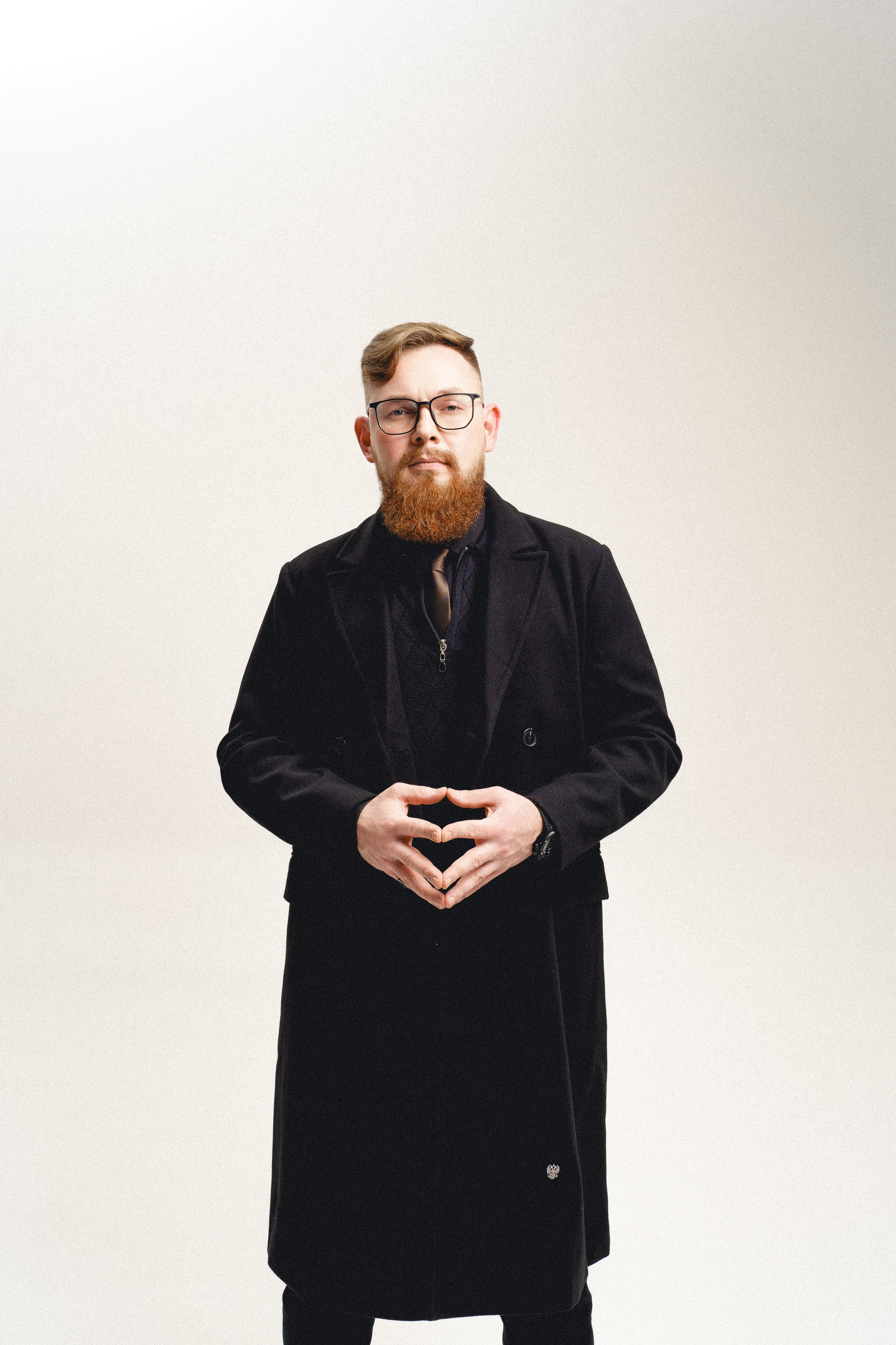 Мужской портрет в стиле фильма «джентльмены». Иван Упоров — фотограф, рилсмейкер чебоксары