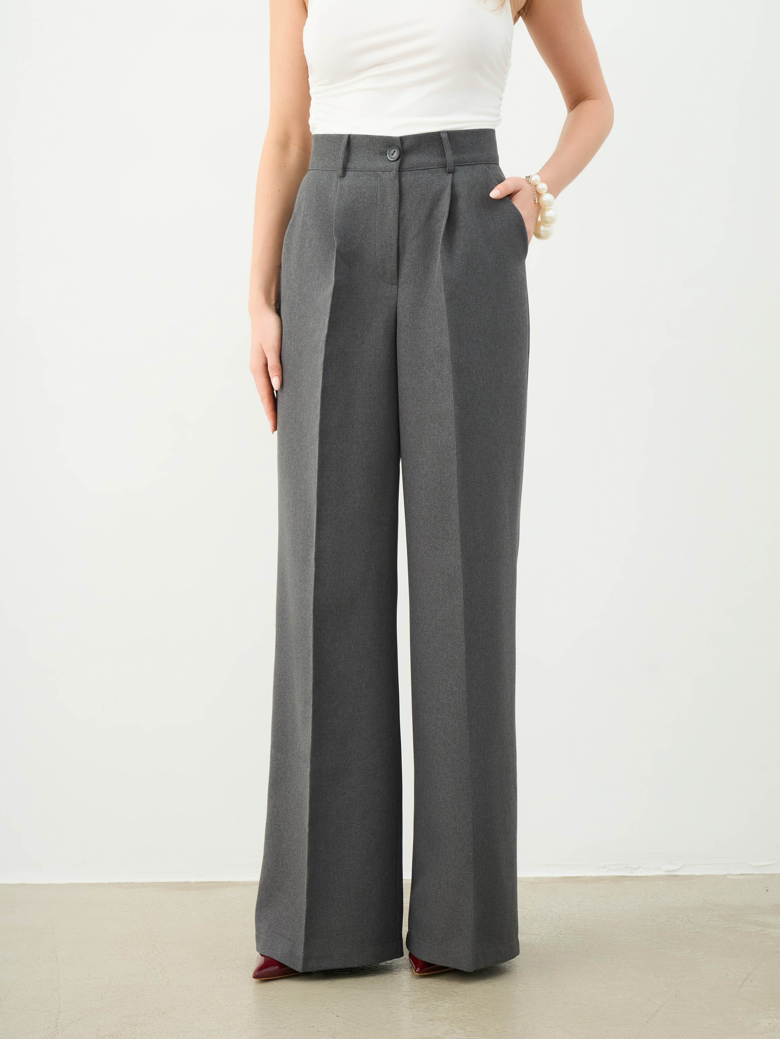 Брюки, жилетки и летние костюмы. Фотограф Валерий Федяев | vallerzu