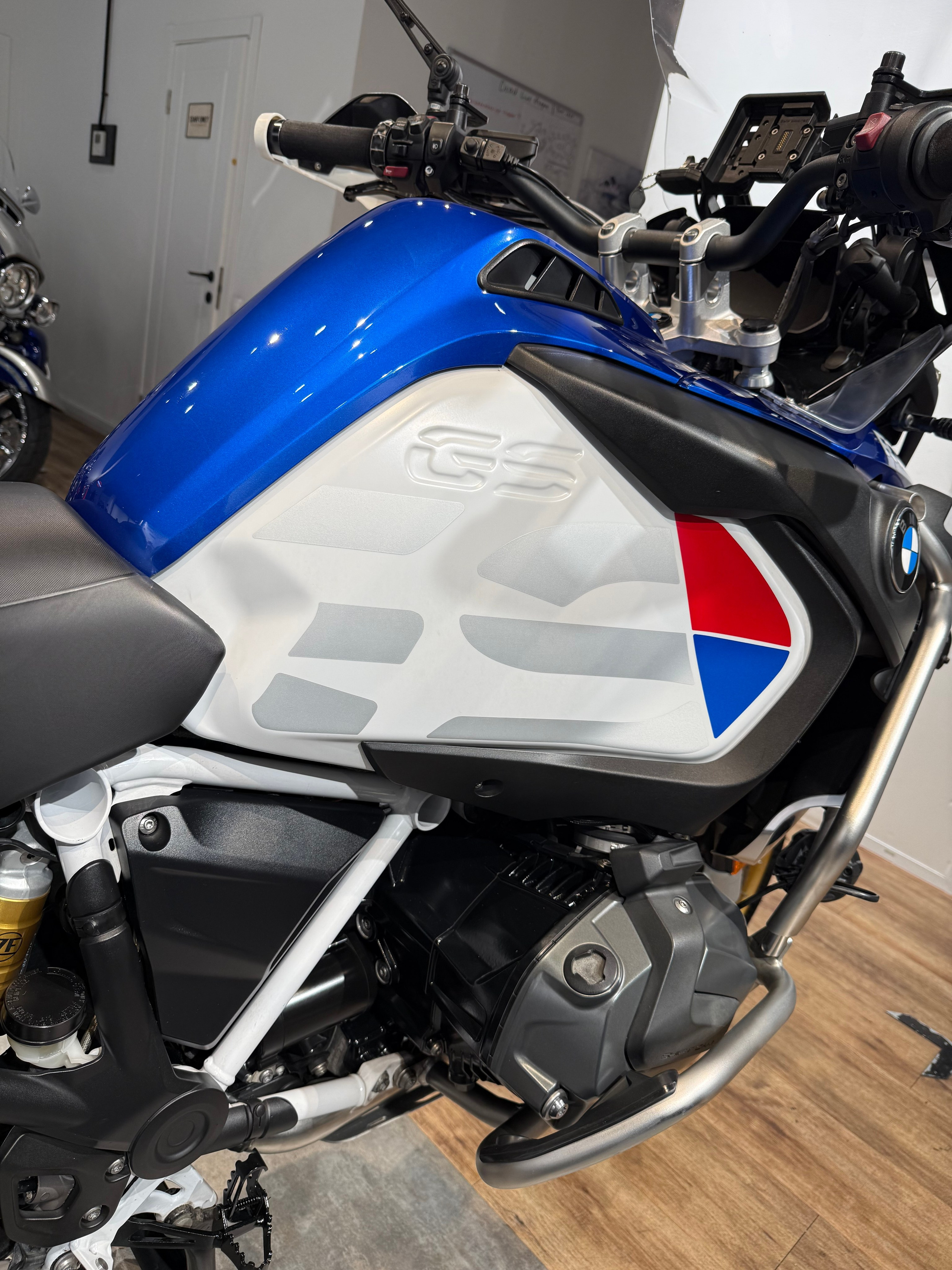 BMW R1250GS ADV Rallye HP. Hello Davidson, Москва. Только хорошие мотоциклы…