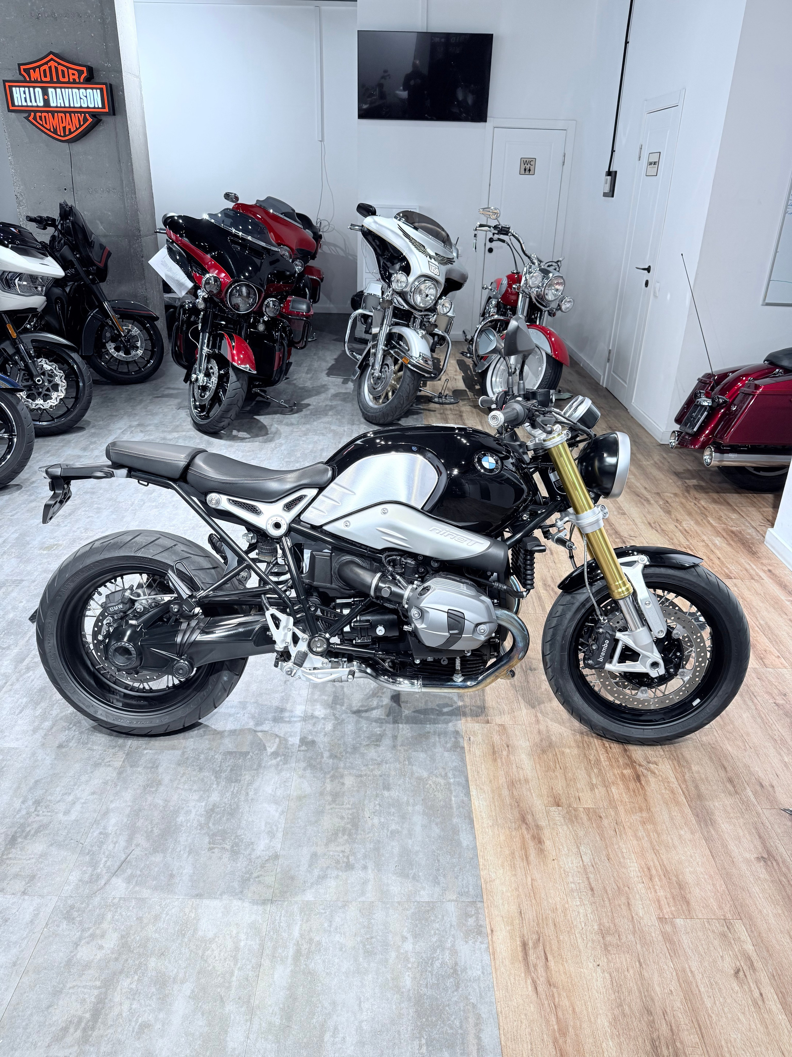 BMW R Nine T Black Storm. Hello Davidson, Москва. Только хорошие мотоциклы…