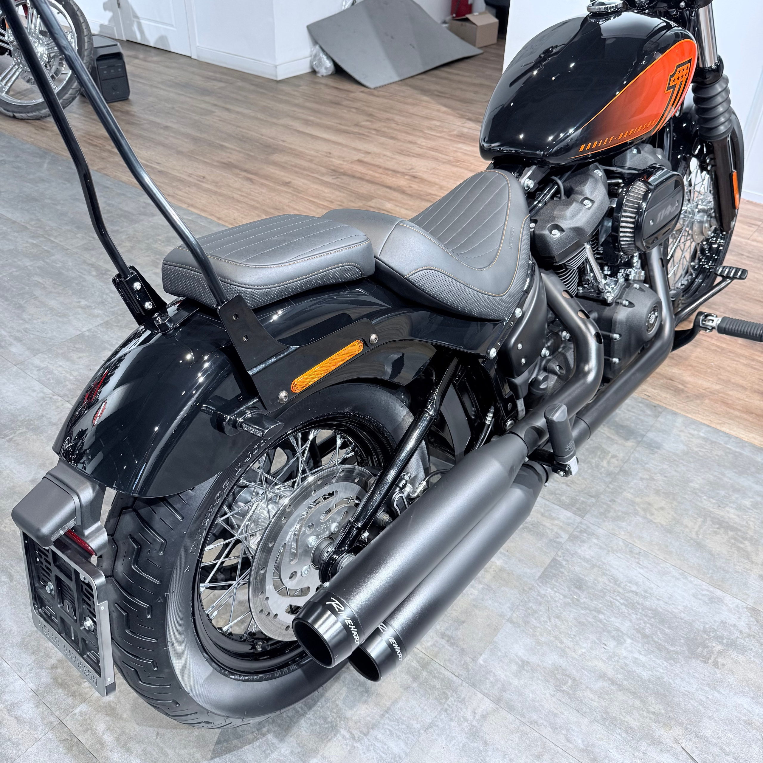 2021 Street Воb Вlack Ваjа Orаngе. Hello Davidson, Москва. Только хорошие мотоциклы…