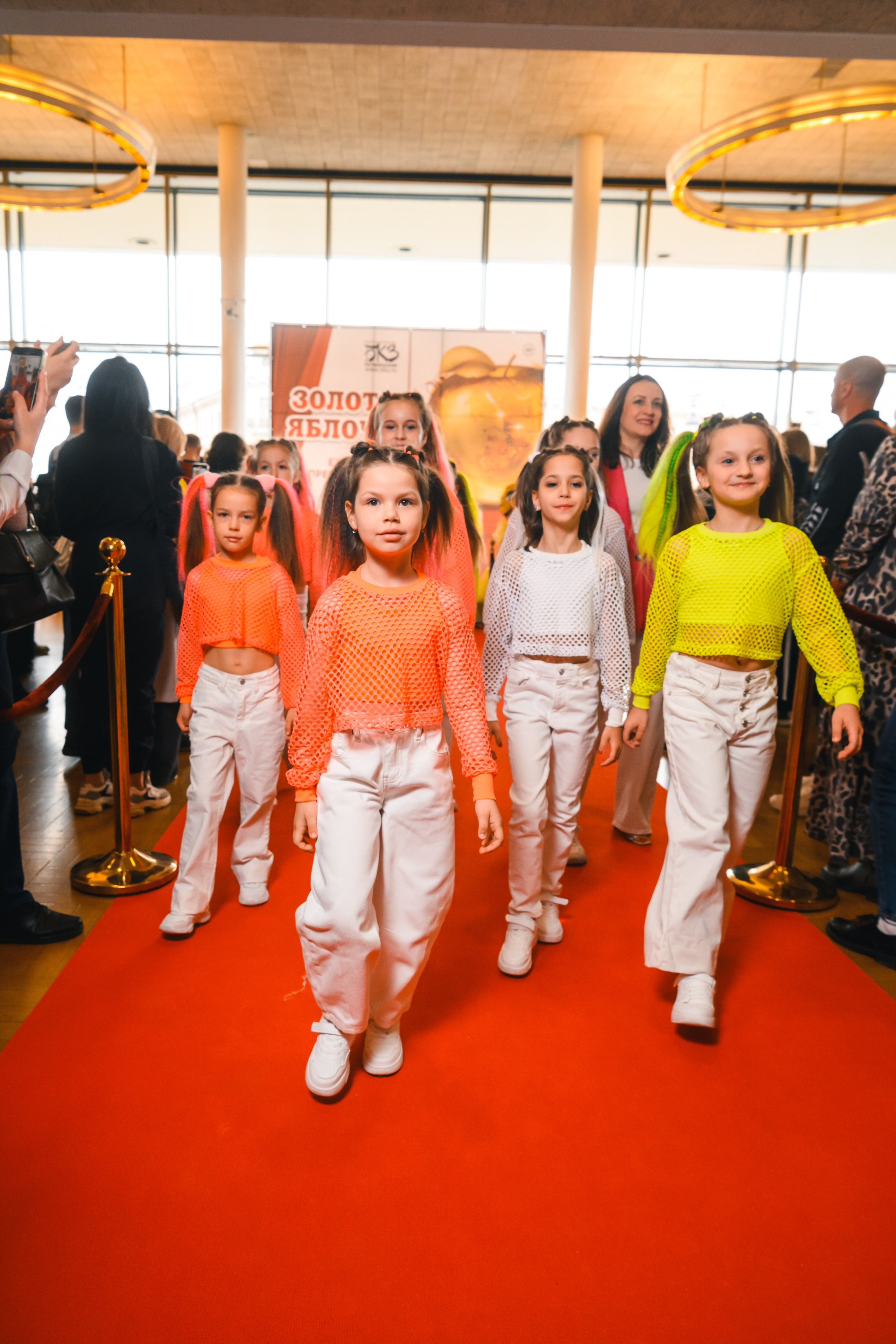 23 апреля, красная дорожка, БКЗ Октябрьский, г. Санкт-Петербург. Золотое яблочко