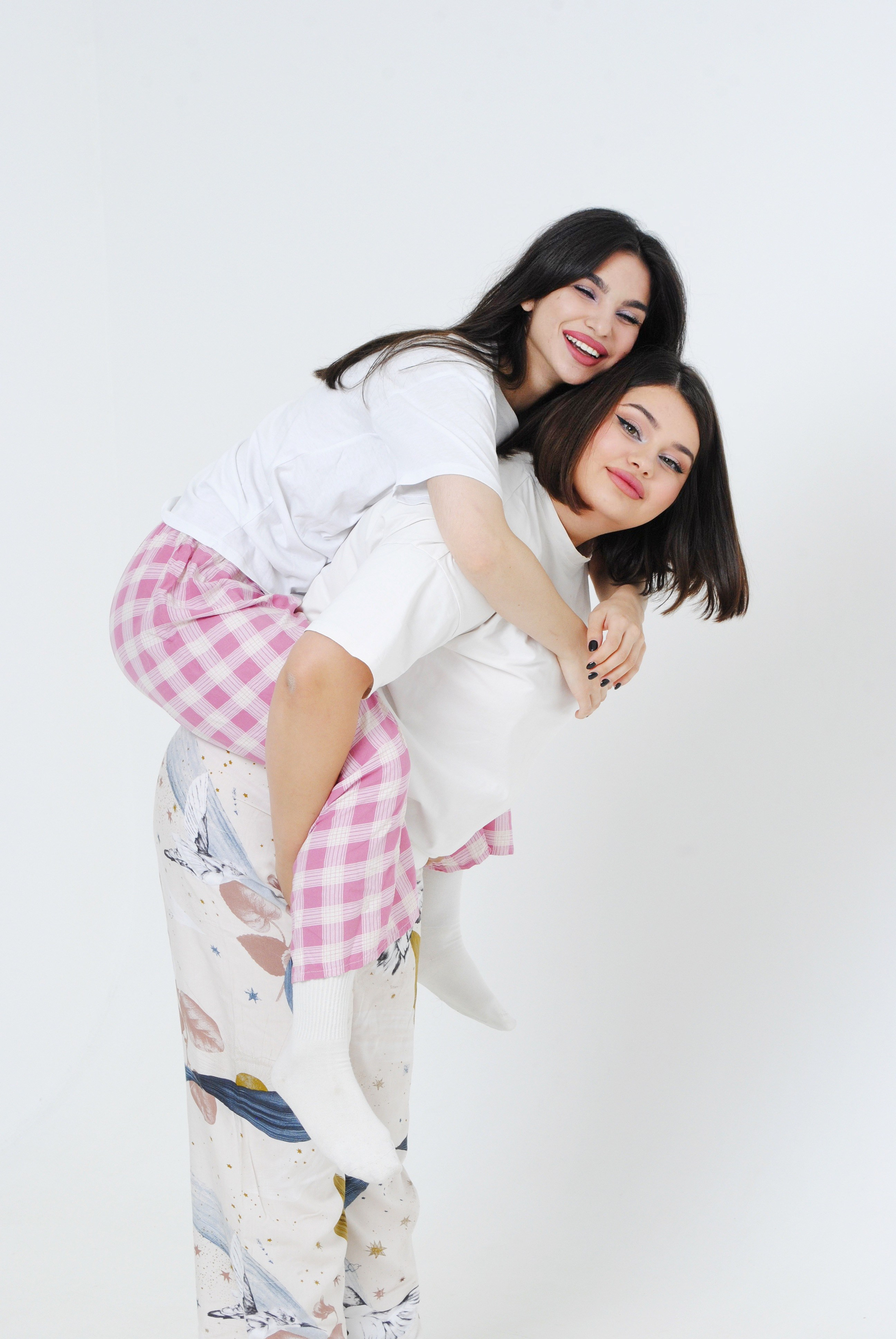 Марьям и подруга. Фотограф Мария Мусаелян