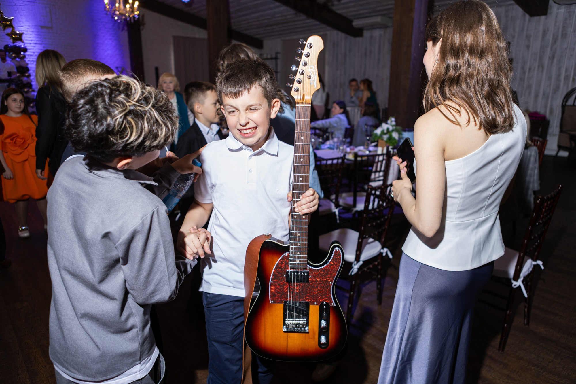 Яркая фотосессия для выпускного 4 класса в ресторане Весенний лофт. Семейный и детский фотограф в СПБ, Пушкин, Колпино, Славянка, Тосно