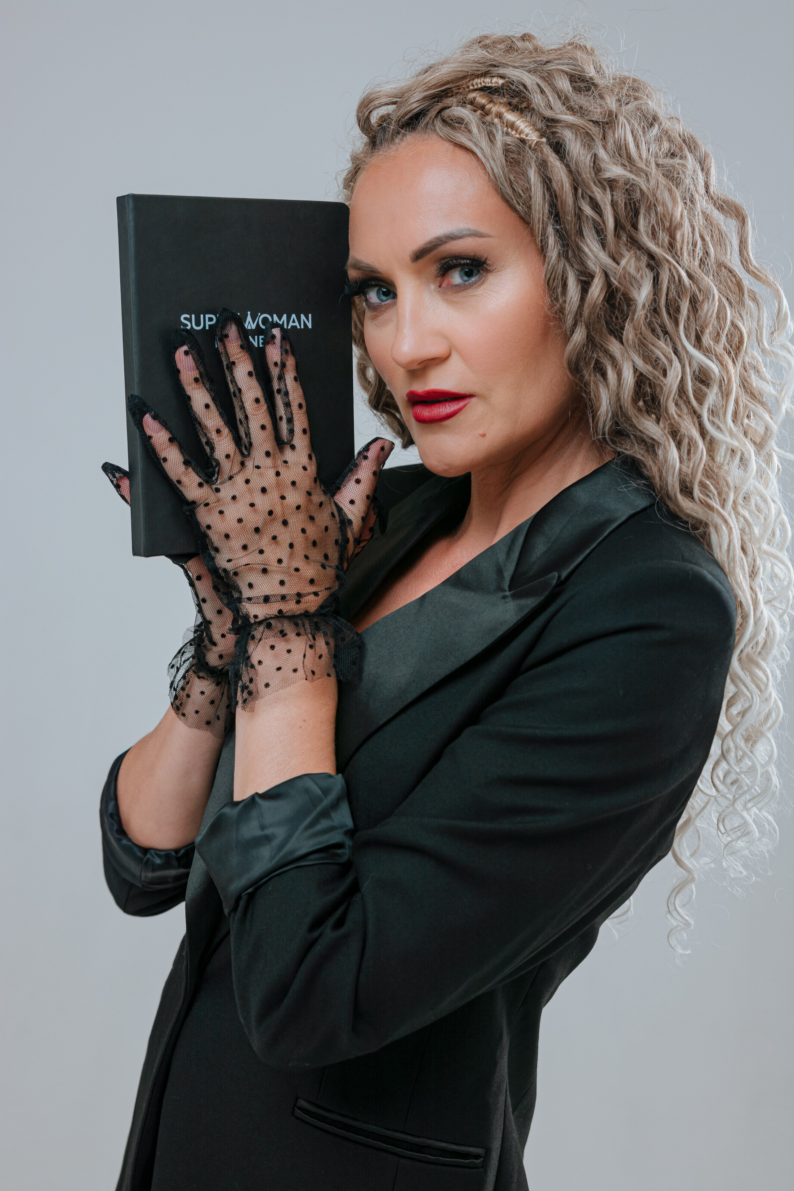 Фотосессия Superwoman Натальи и Светланы для афишы. Портретный фотограф в Санкт-Петербурге Дмитриева Наталия