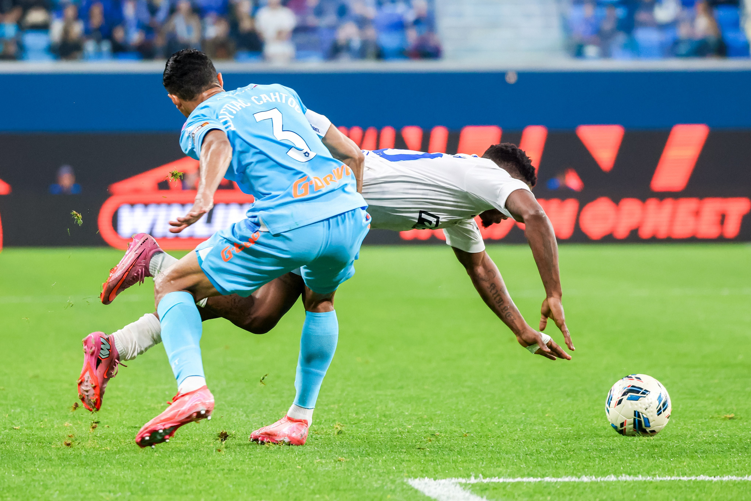 Матч 7-го тура МИР Российской Премьер-Лиги ФК Зенит- ФК Пари (Нижний Новгород). Спортивный кадр- сообщество спортивных фотографов РФ