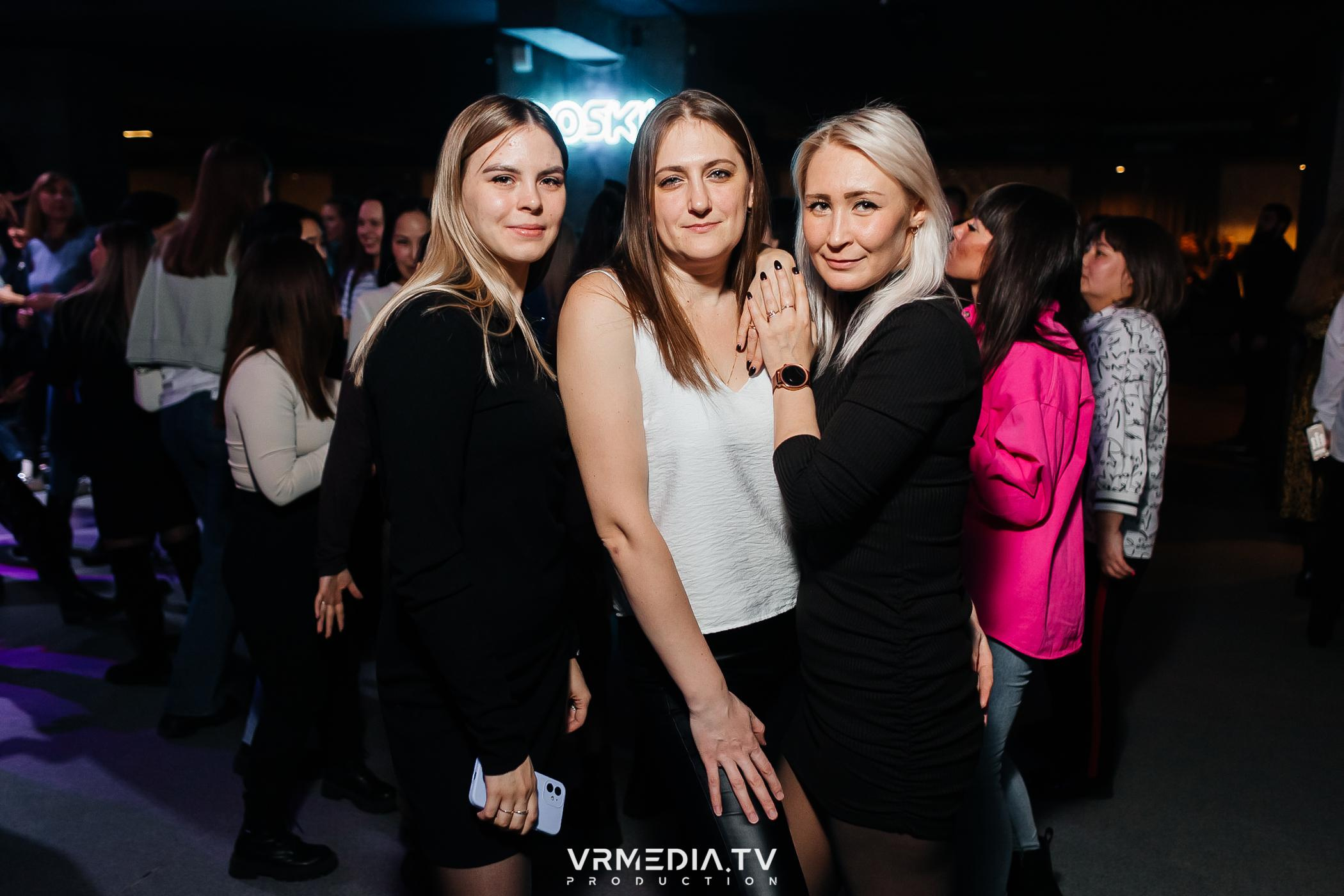 Выходные в баре «DOSKI»