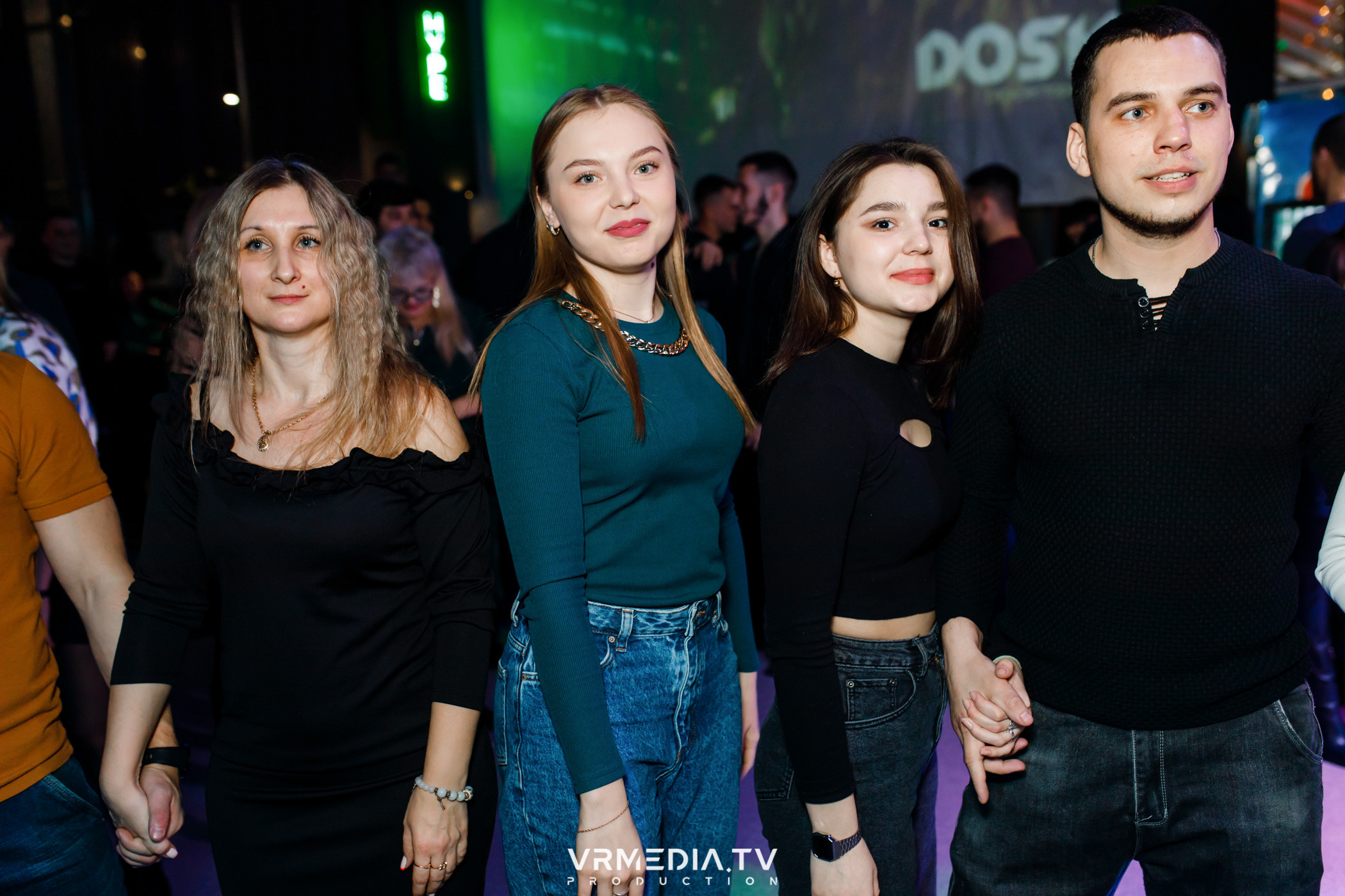 Выходные в баре «DOSKI»