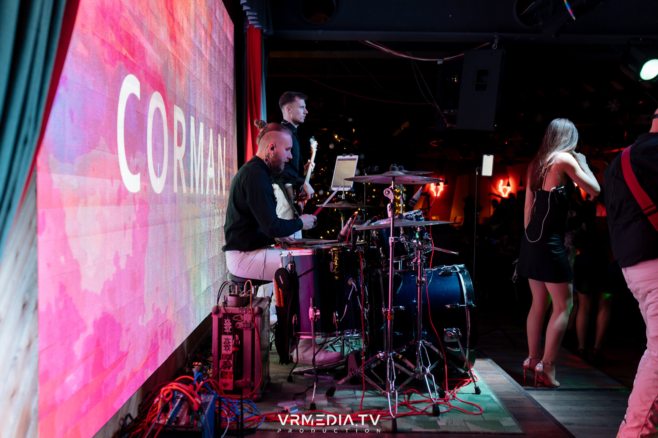 Жаркий новогодний корпоратив в гриль-баре «Жара»