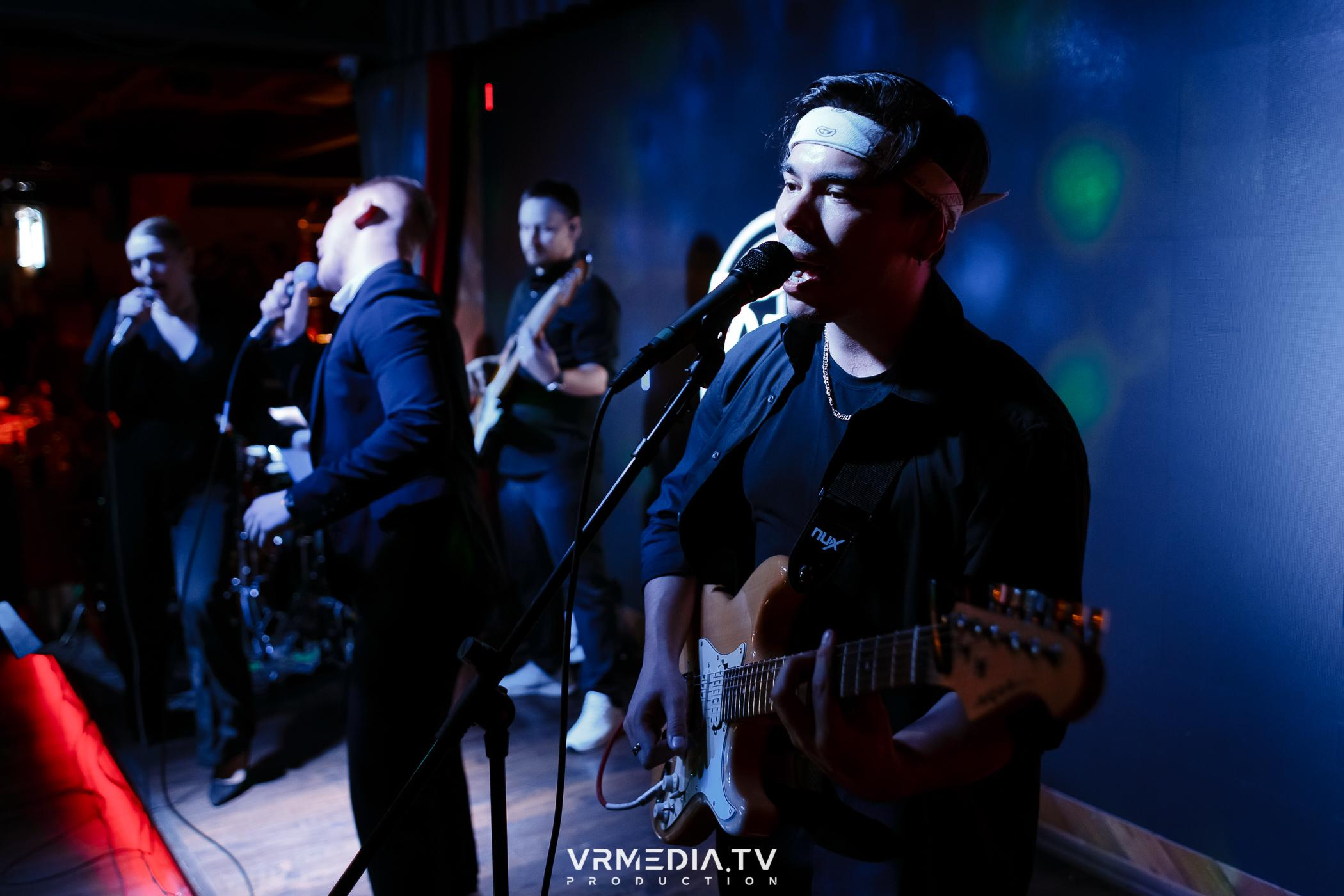 Жаркий новогодний корпоратив в гриль-баре «Жара»