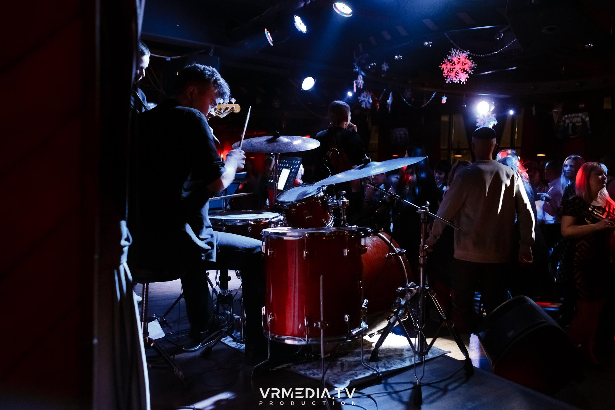 Жаркий новогодний корпоратив в гриль-баре «Жара»